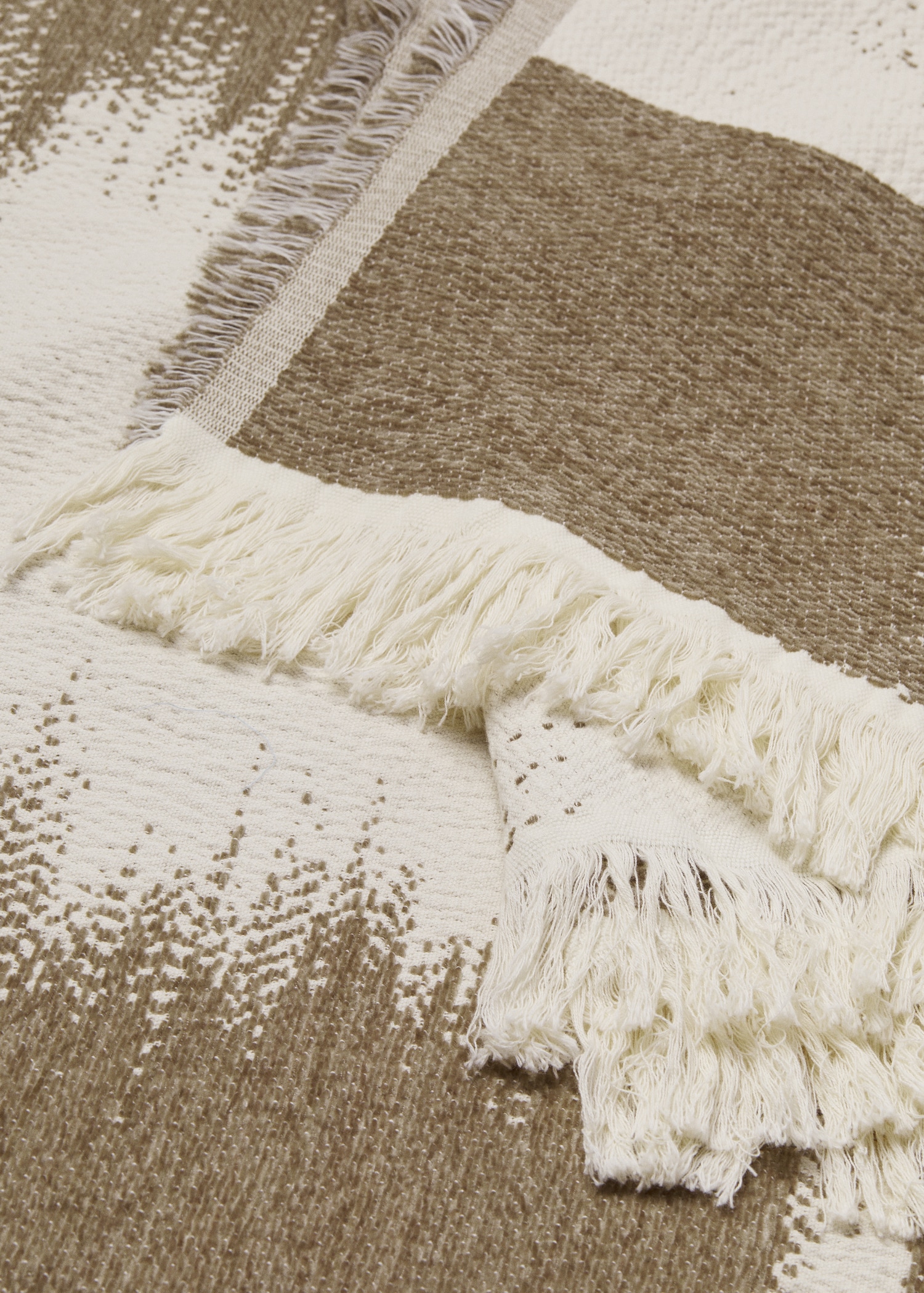 Decke mit Kontrastdesign 140 x 190 cm - Mittlere Ansicht