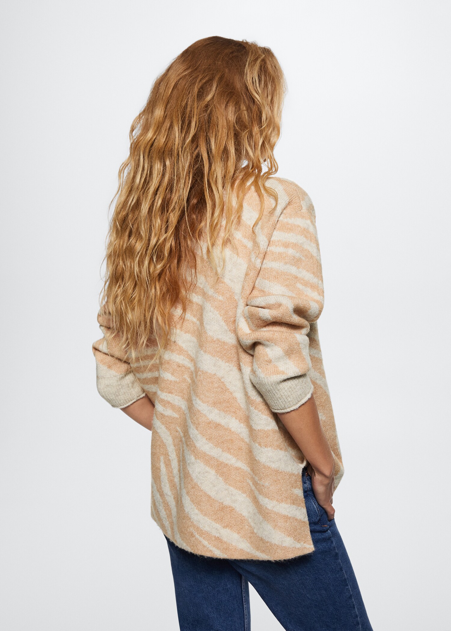 Strickjacke mit Animal-Print - Rückseite des Artikels