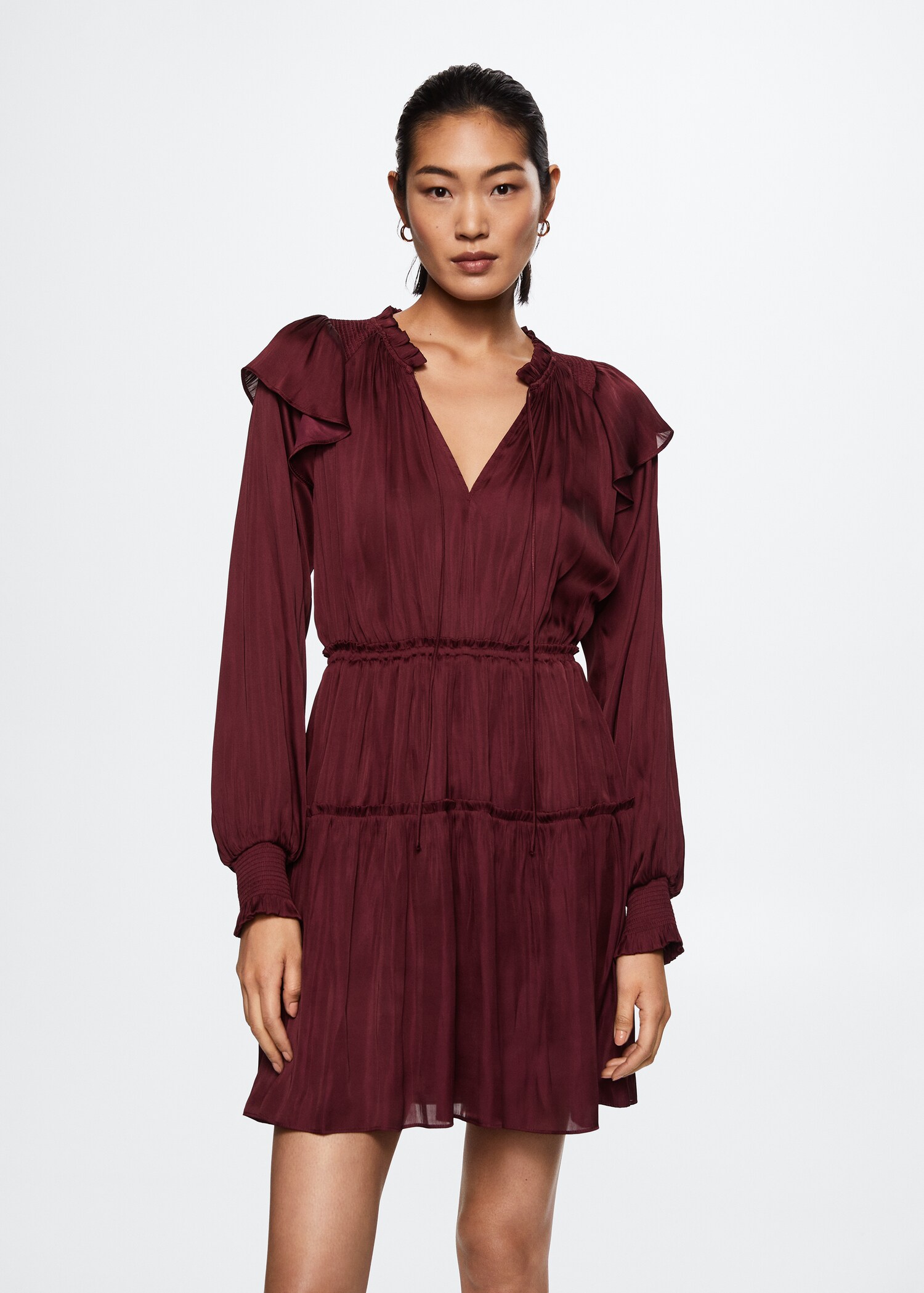 Vestido satinado volantes - Plano medio