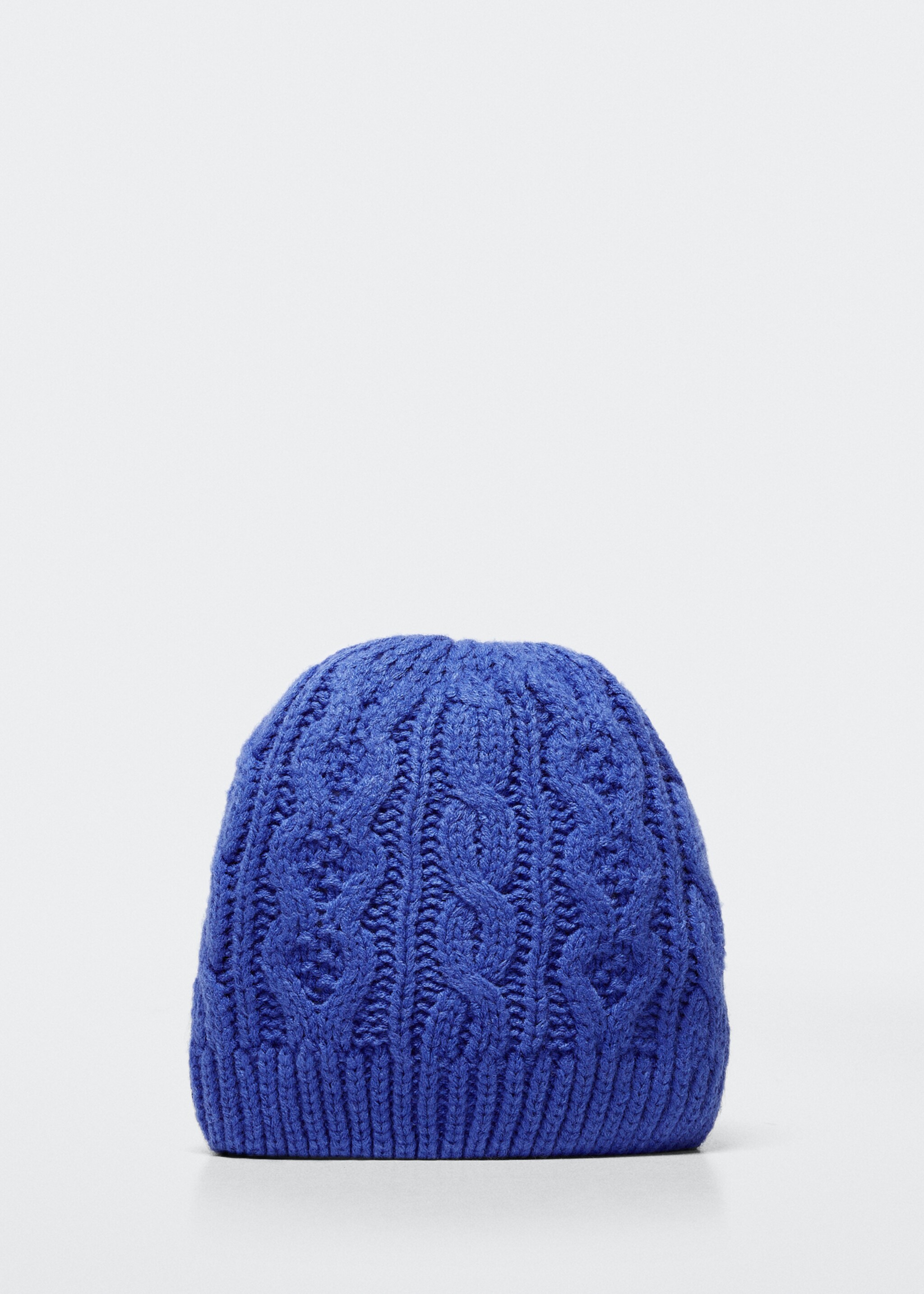 Knitted braided hat - Article without model