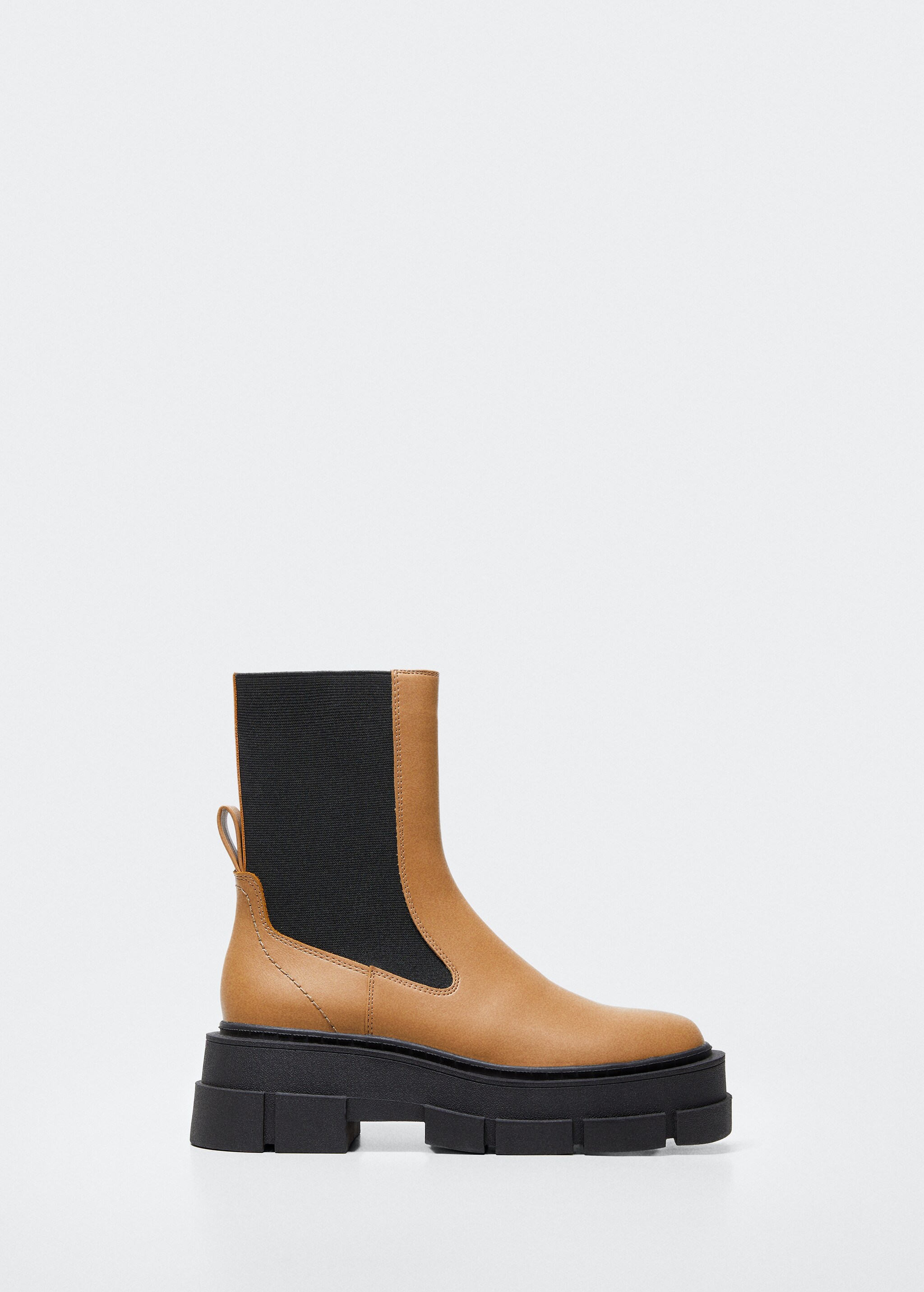 Track sole contrast ankle boots - Article without model