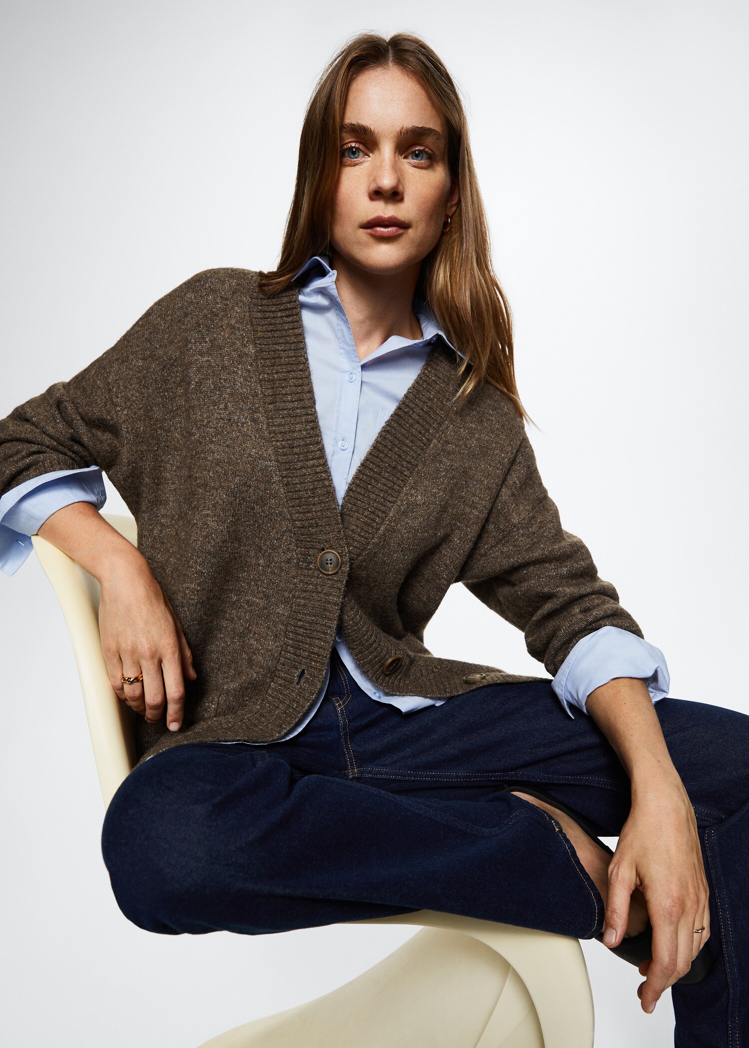 Oversized cardigan with buttons - Details of the article 2