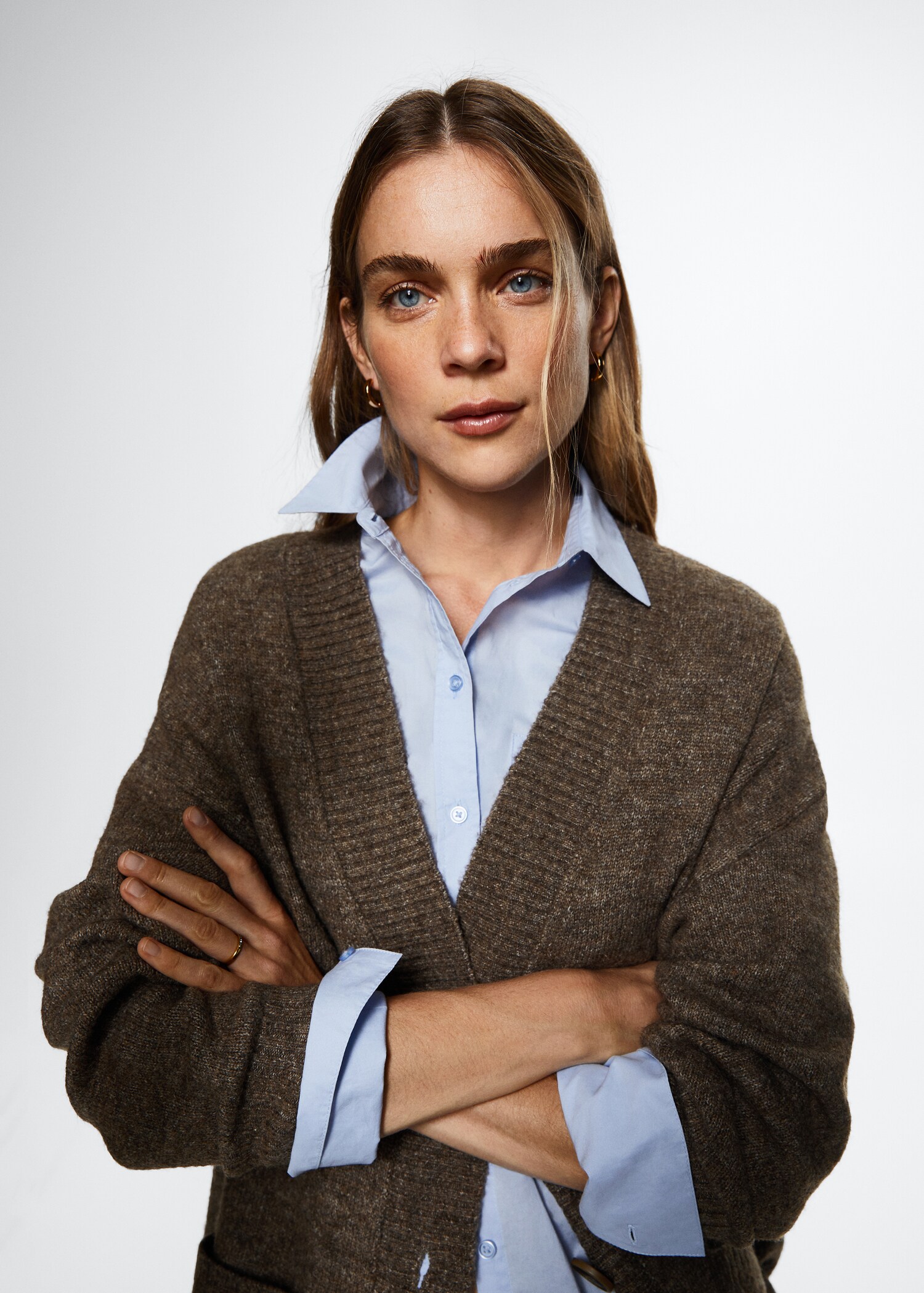 Oversized cardigan with buttons - Details of the article 4