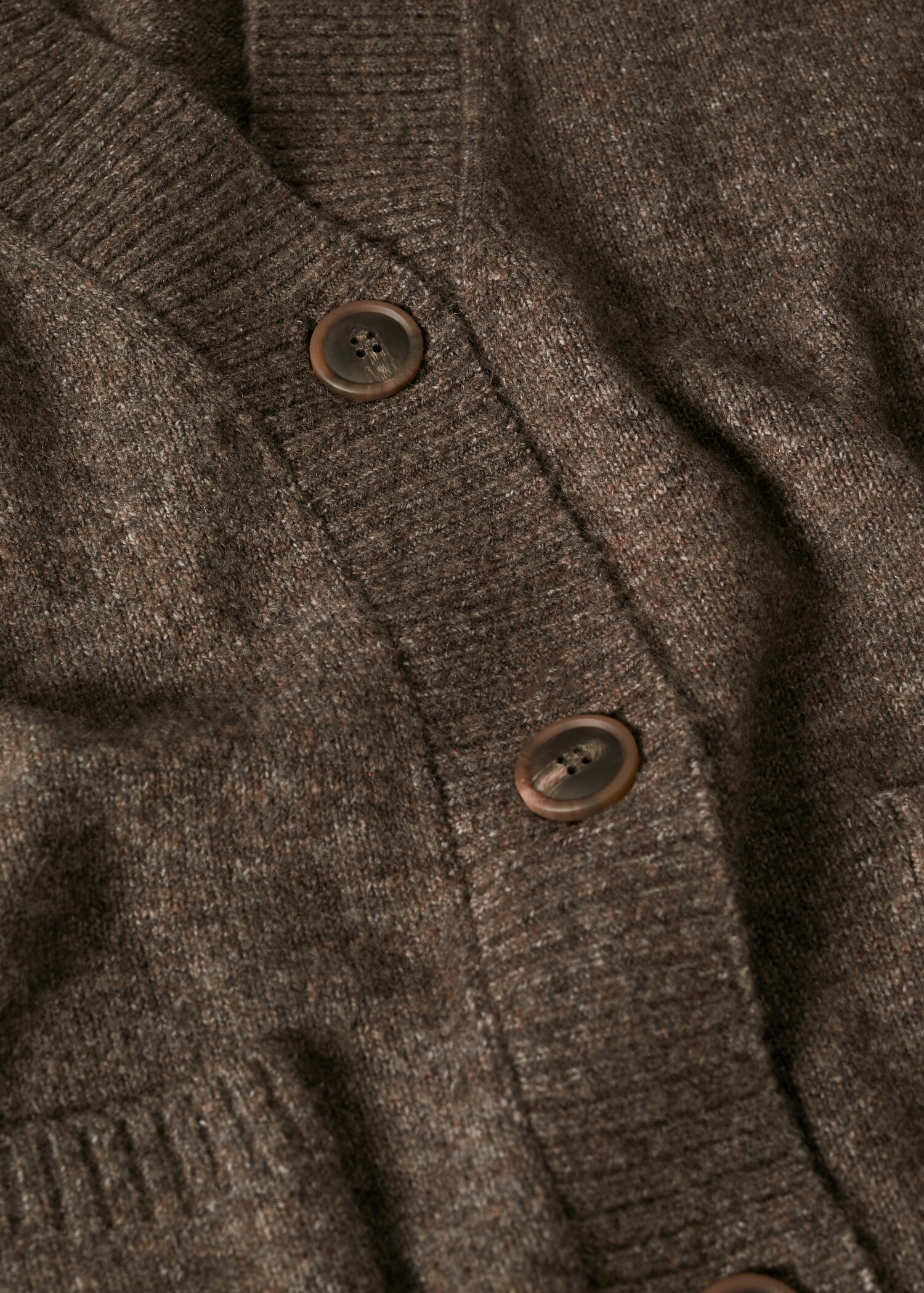 Oversized cardigan with buttons - Details of the article 8