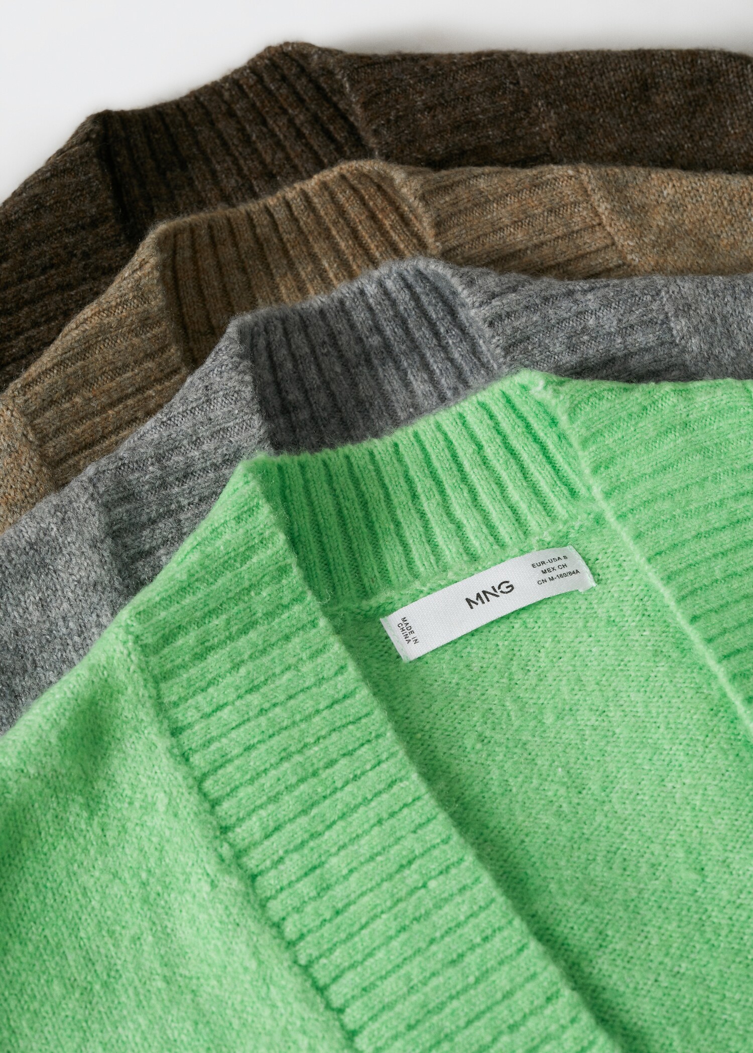 Oversized cardigan with buttons - Details of the article 0