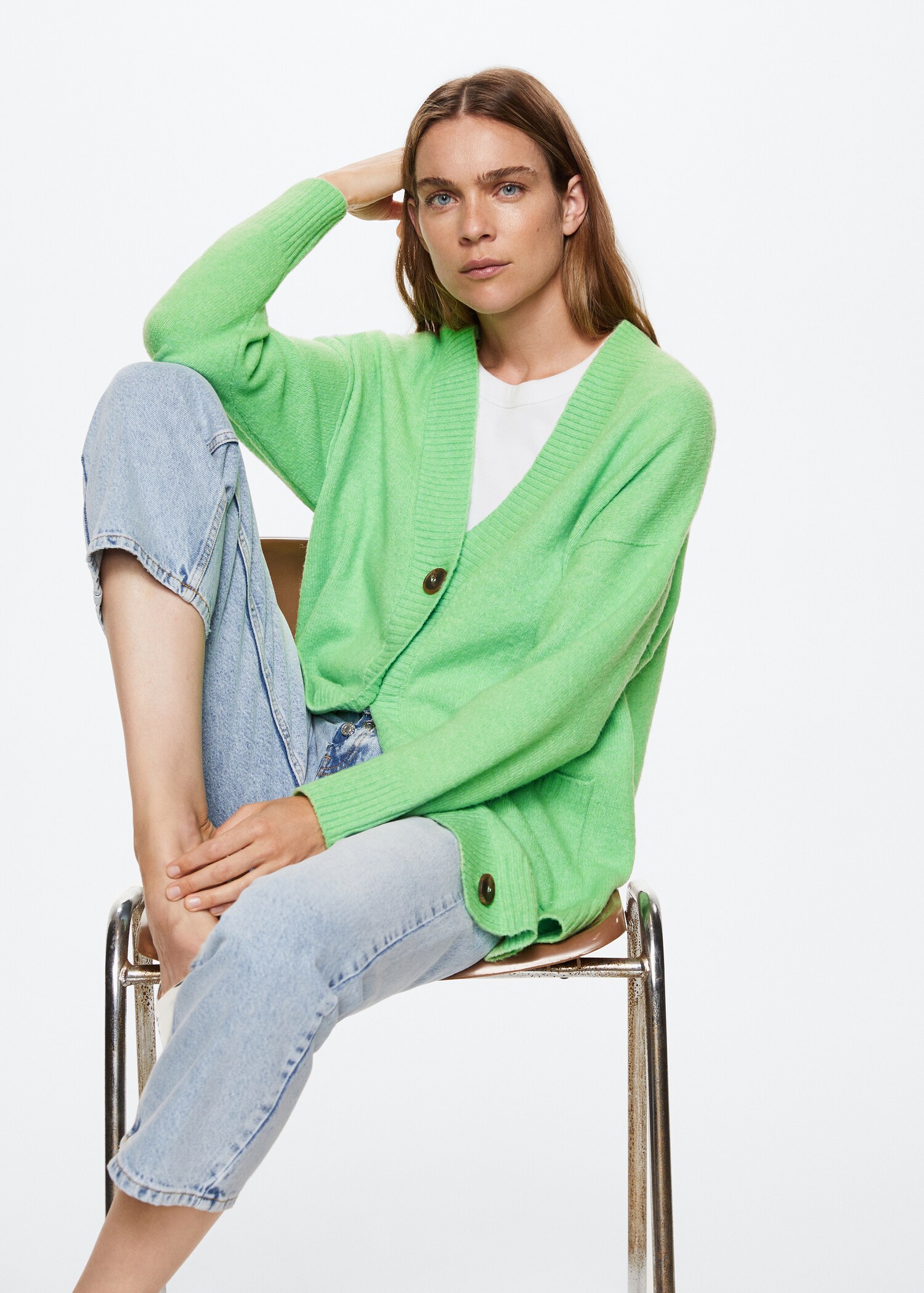 Oversized cardigan with buttons - Details of the article 2