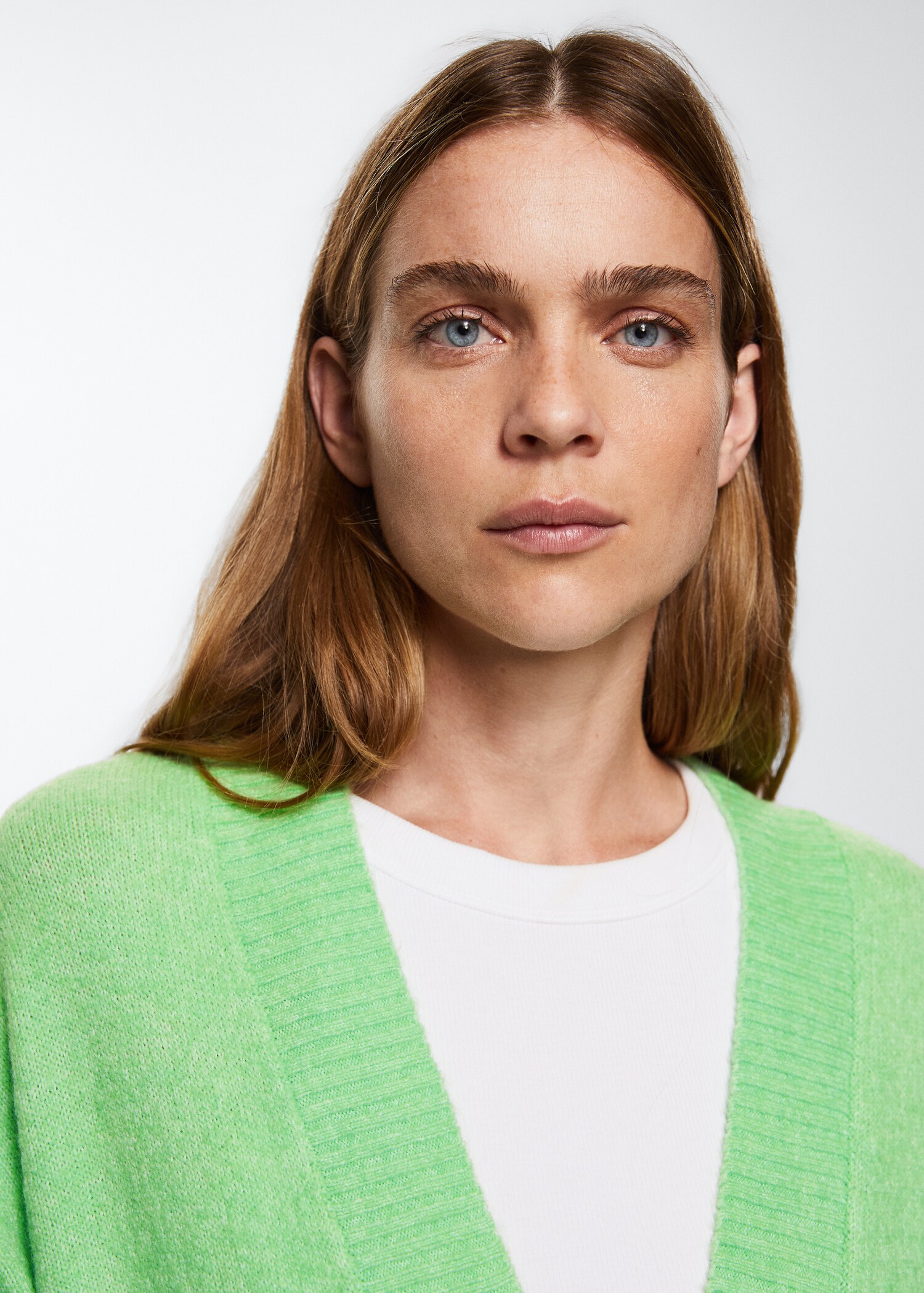 Oversized cardigan with buttons - Details of the article 4