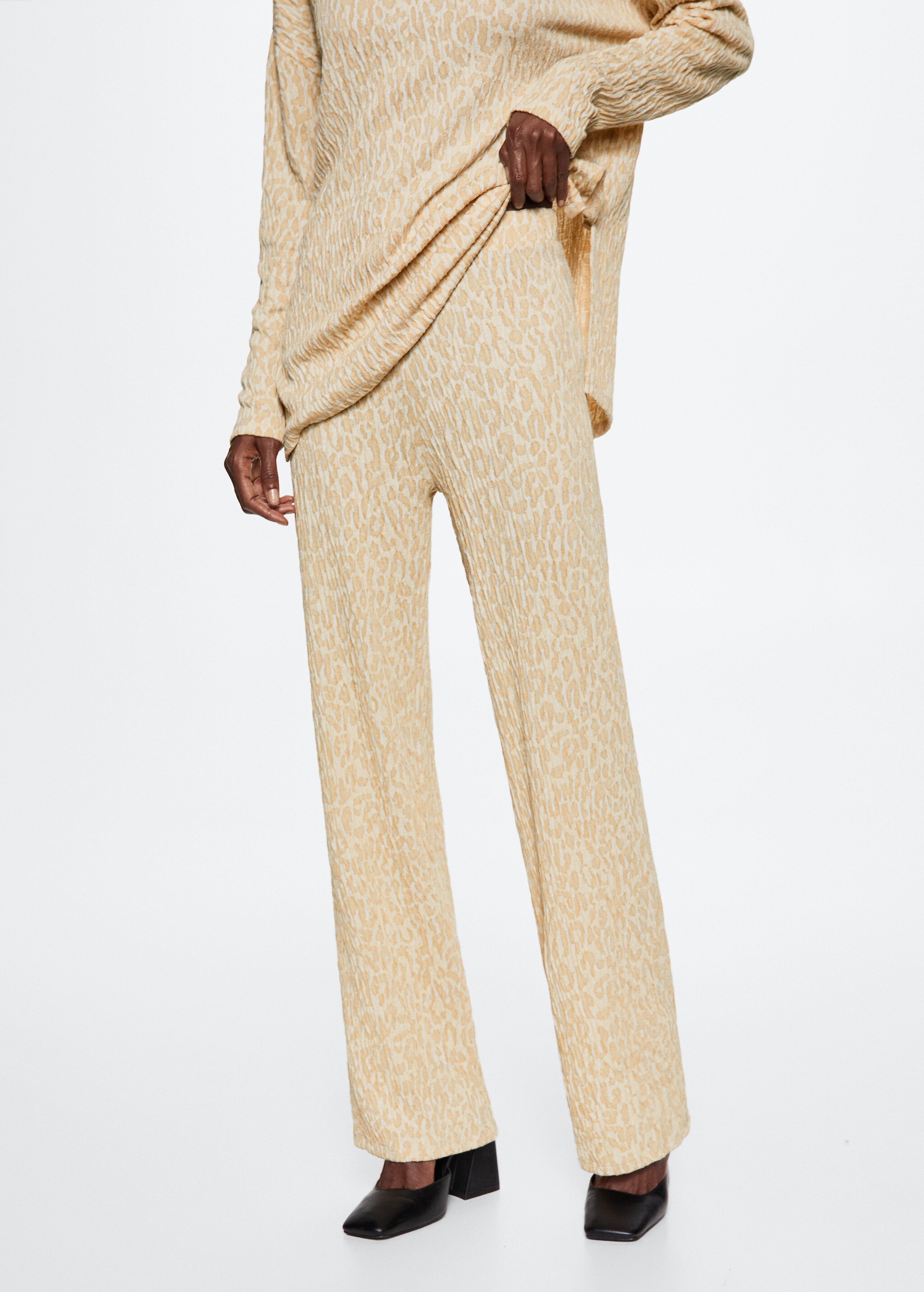Textured knitted trousers - Medium plane