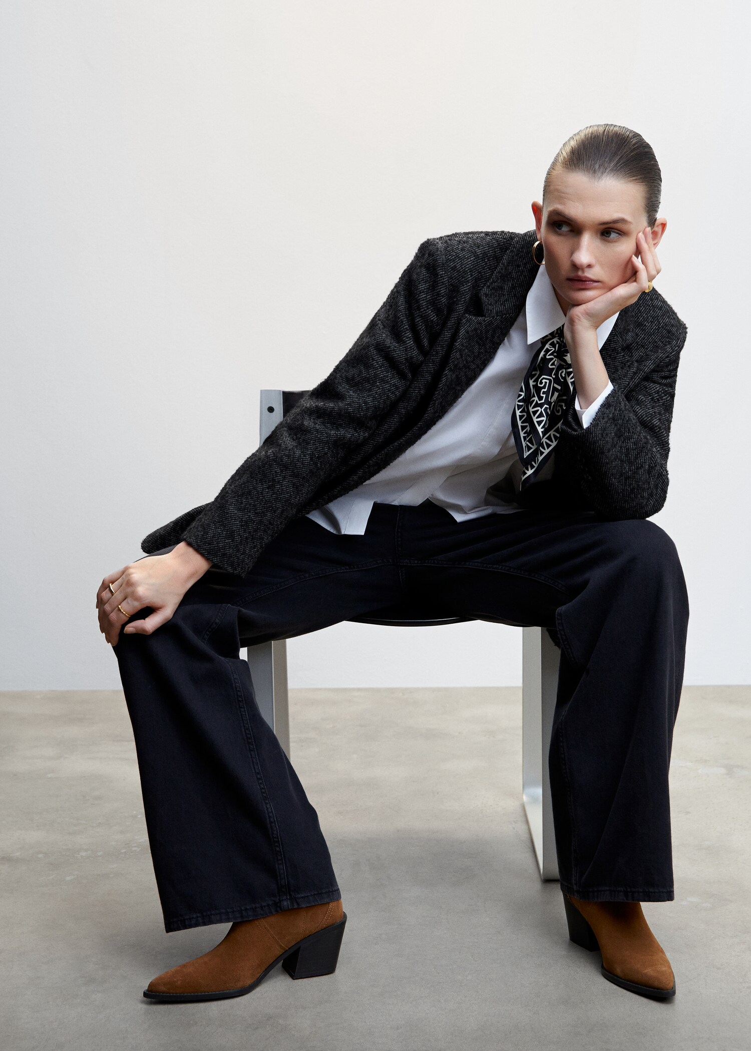 Blazer com estrutura e botão - Pormenor do artigo 2