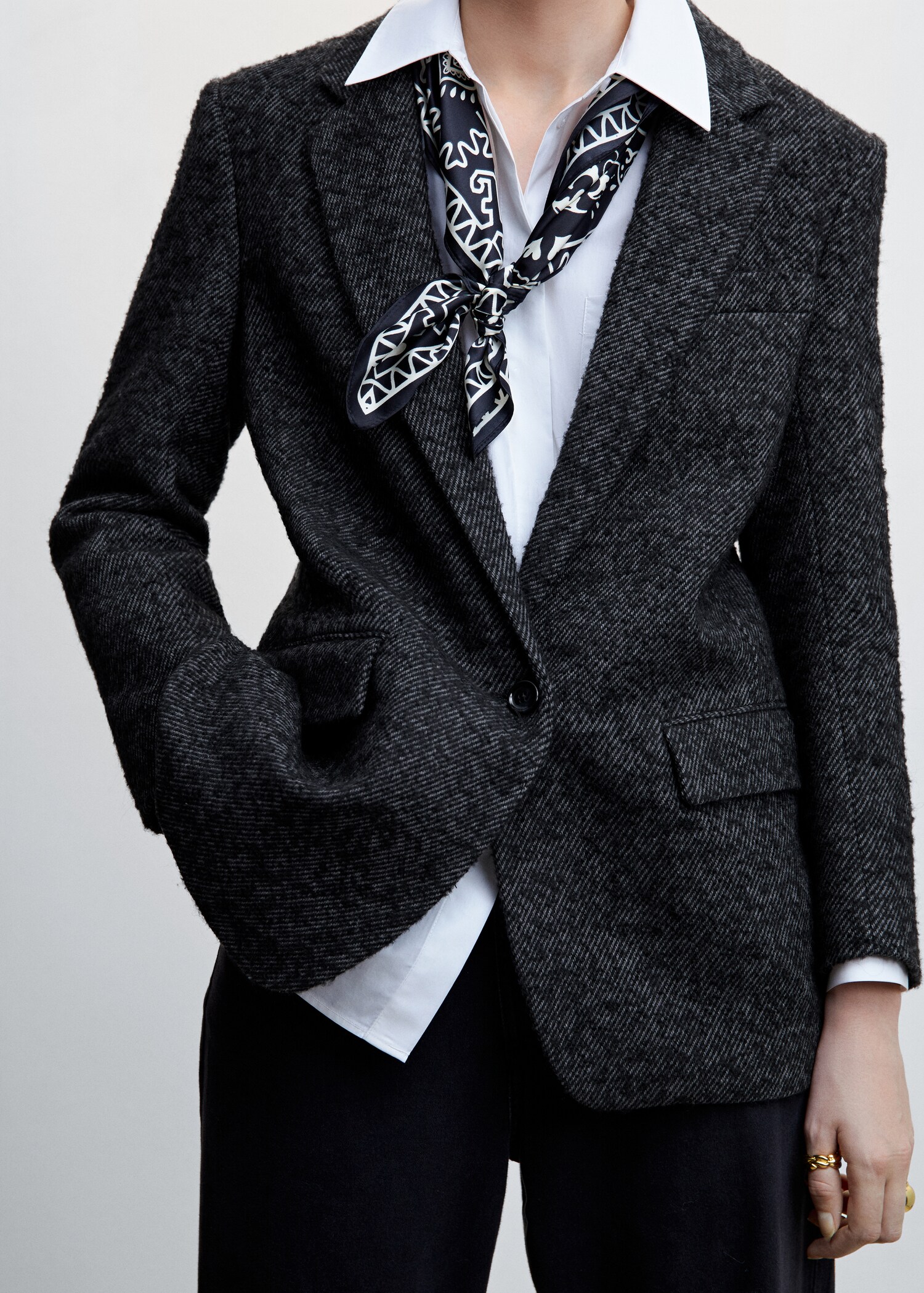 Blazer com estrutura e botão - Pormenor do artigo 6