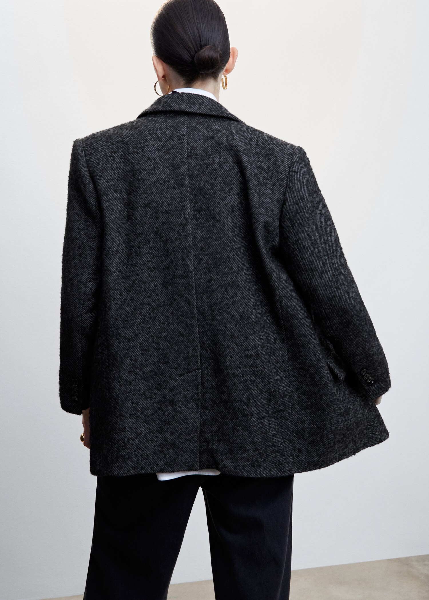 Blazer com estrutura e botão - Verso do artigo