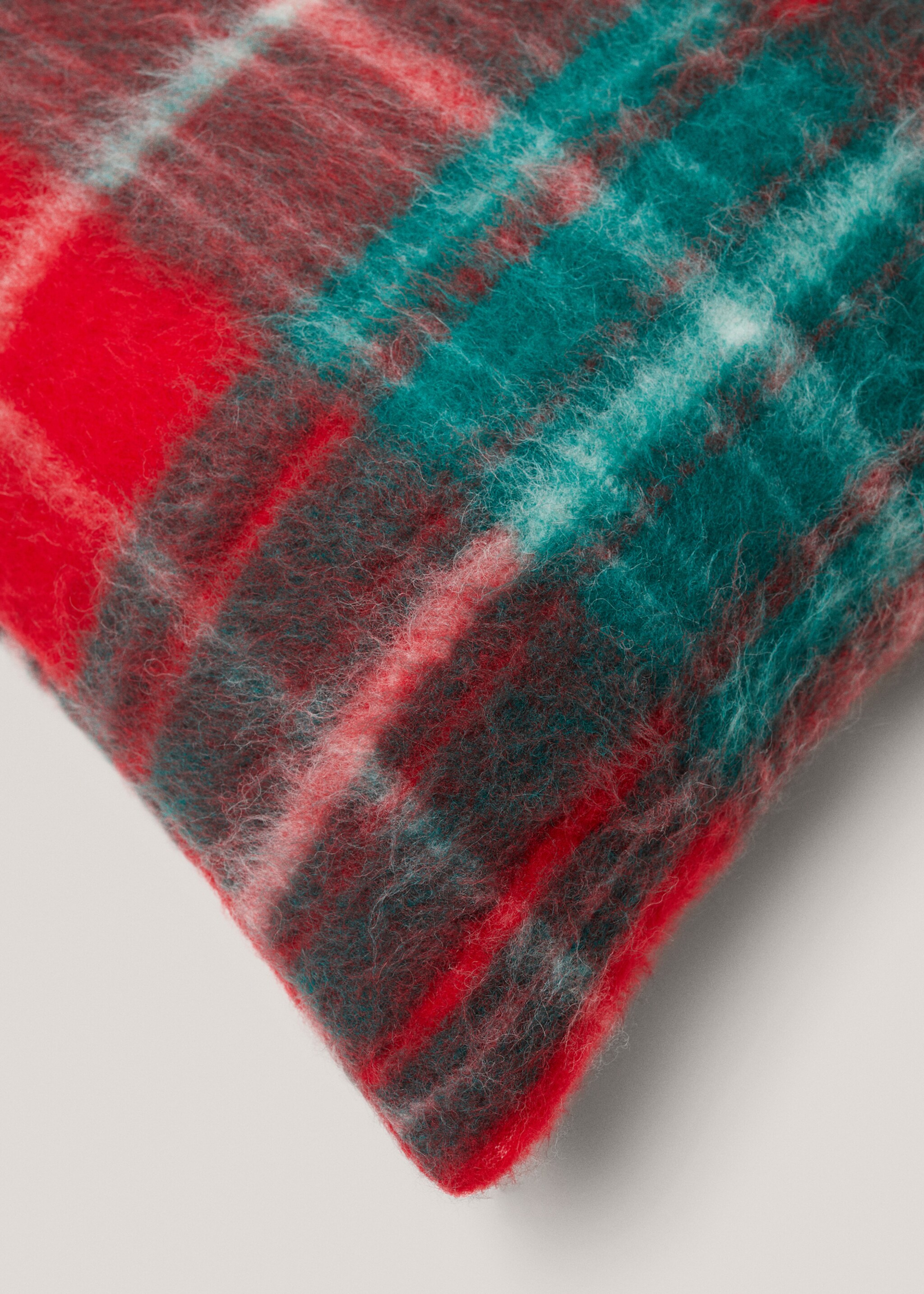 Striped textured cushion case 45x45cm - Details of the article 2, Red. Ref: 37069105-00.