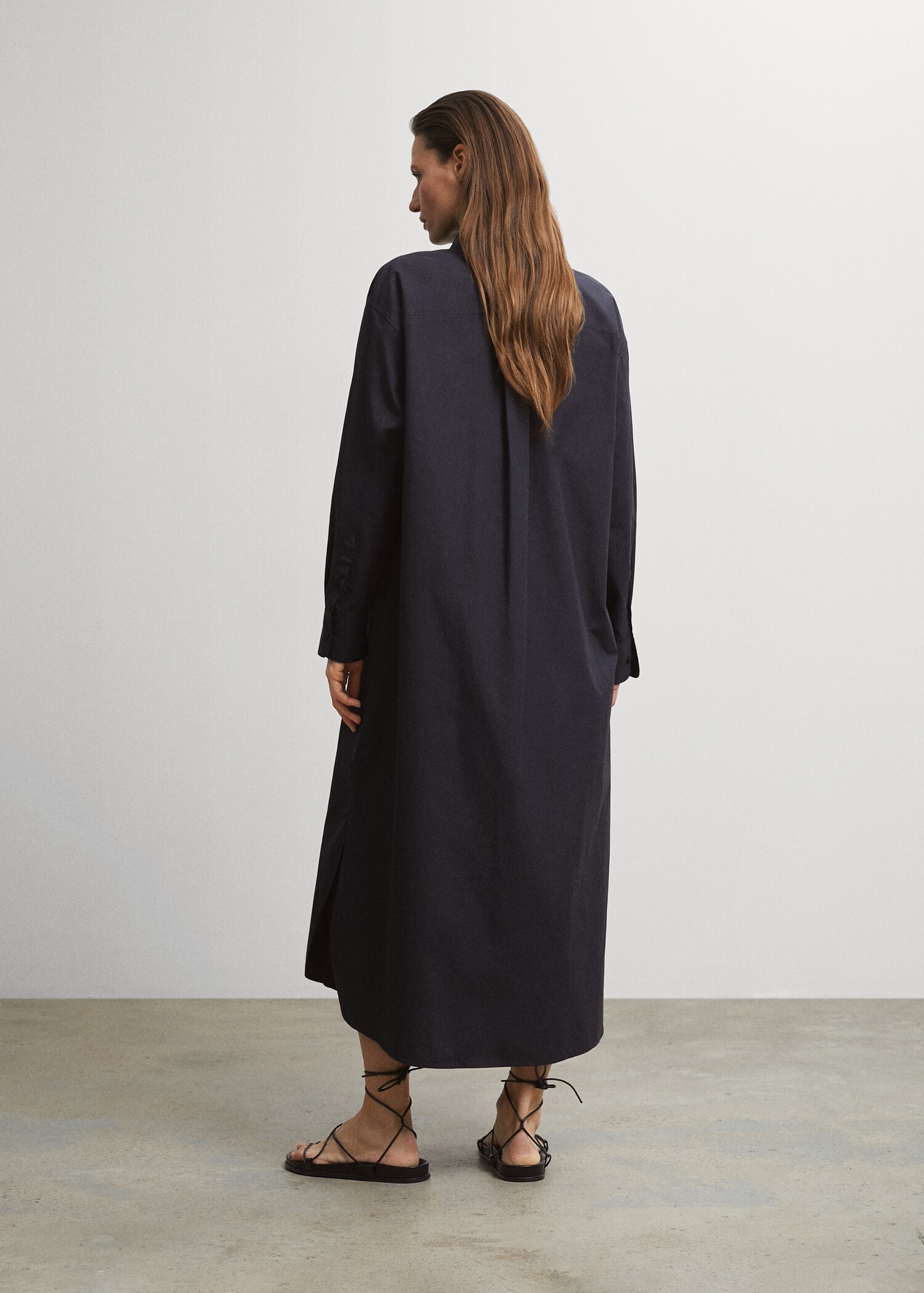 Vestido camiseiro de popelina - Verso do artigo