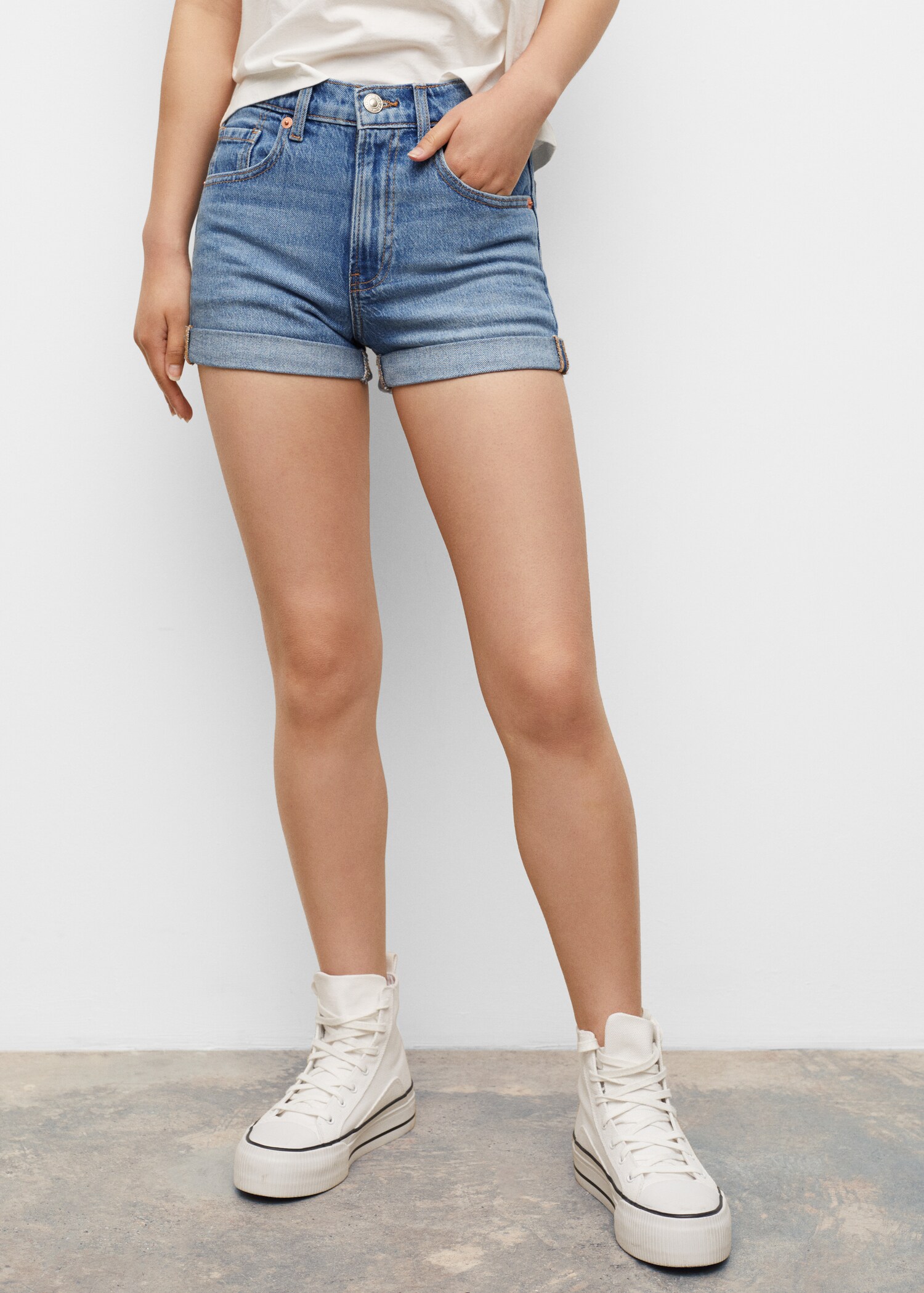 Denim shorts - Details of the article 1