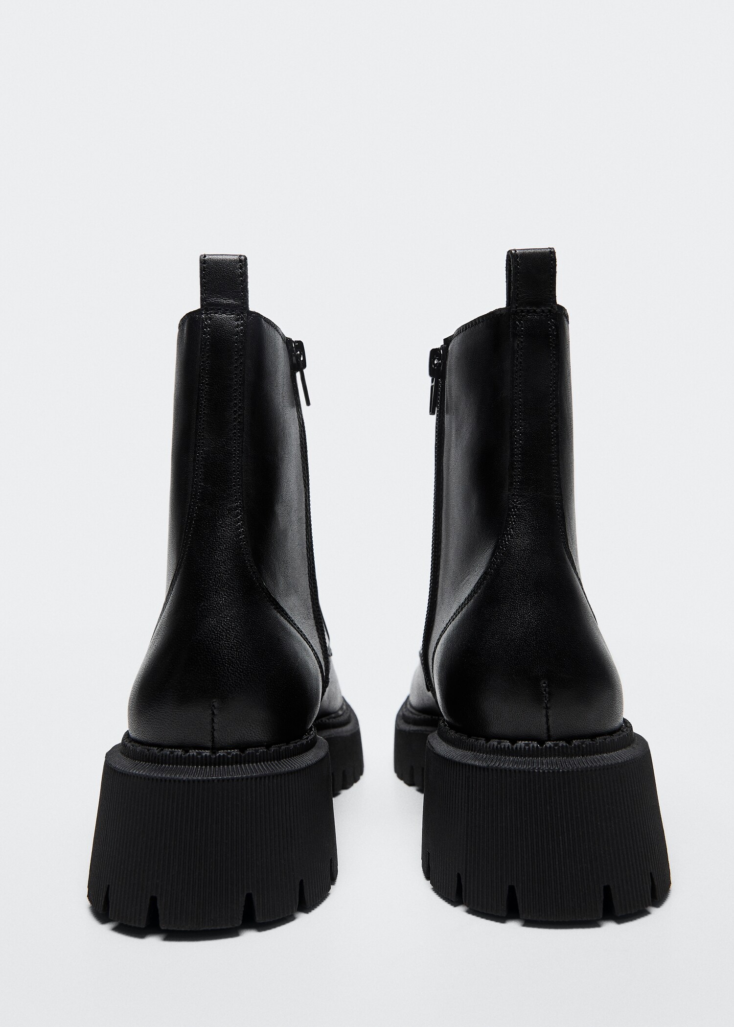 Lace-up leather boots - Details of the article 1