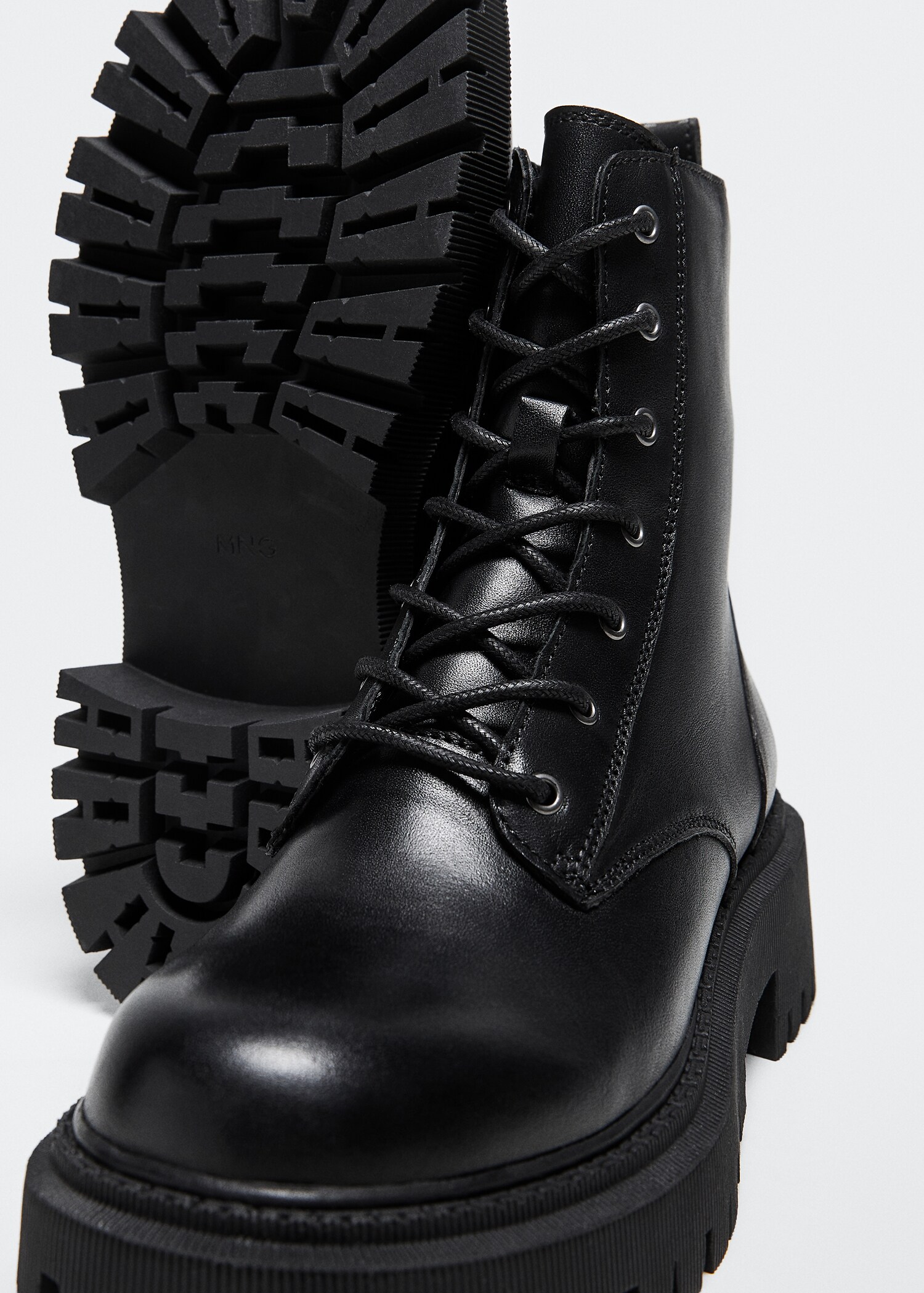 Lace-up leather boots - Details of the article 2