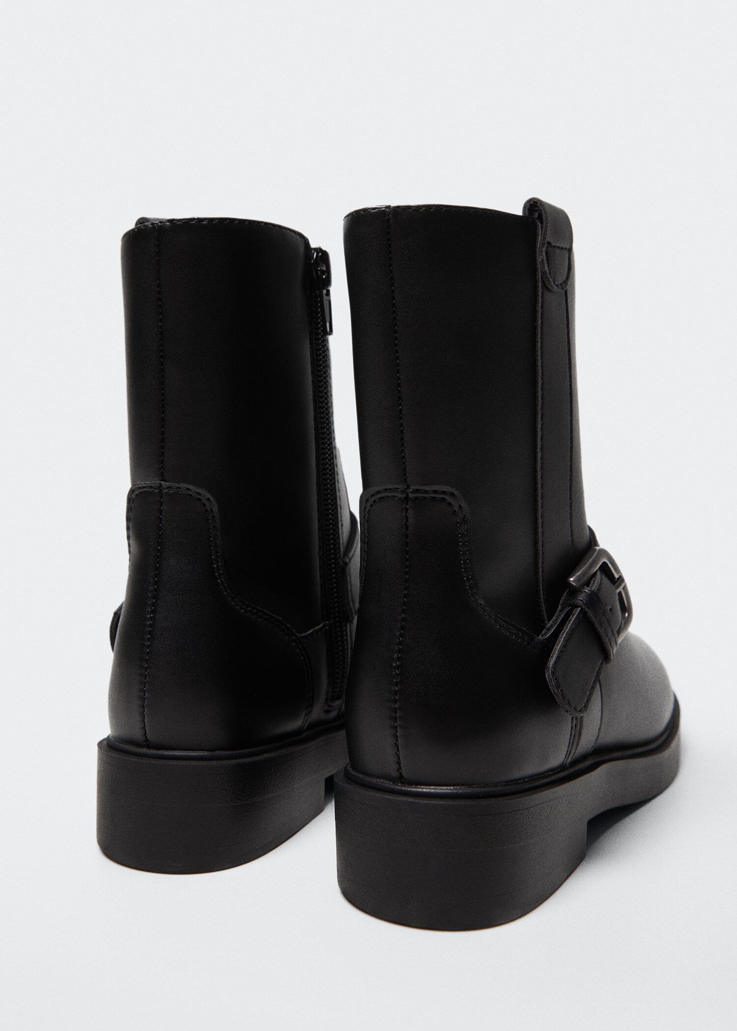 Buckle boots - Details of the article 2