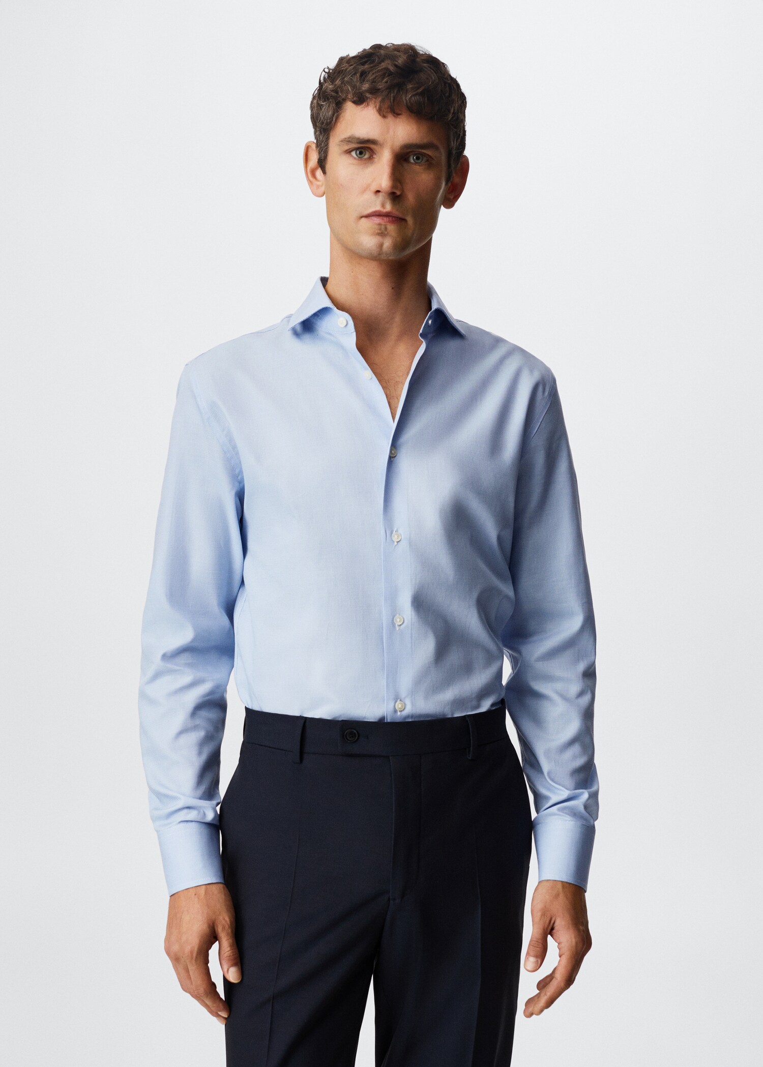 Slim Fit-Anzugshemd mit feinem Nadelstreifenmuster - Mittlere Ansicht