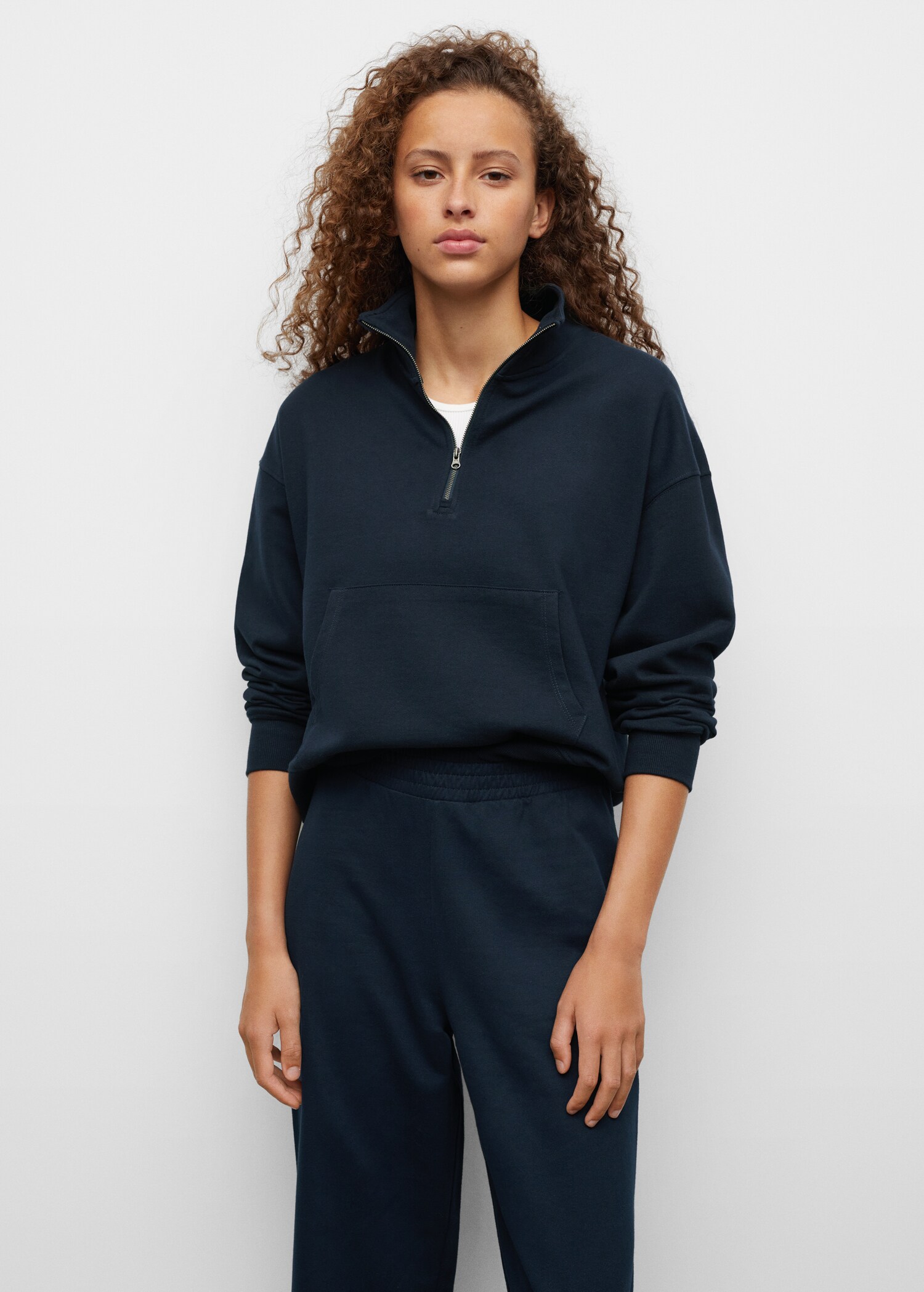 Knit jogger-style trousers - Details of the article 3