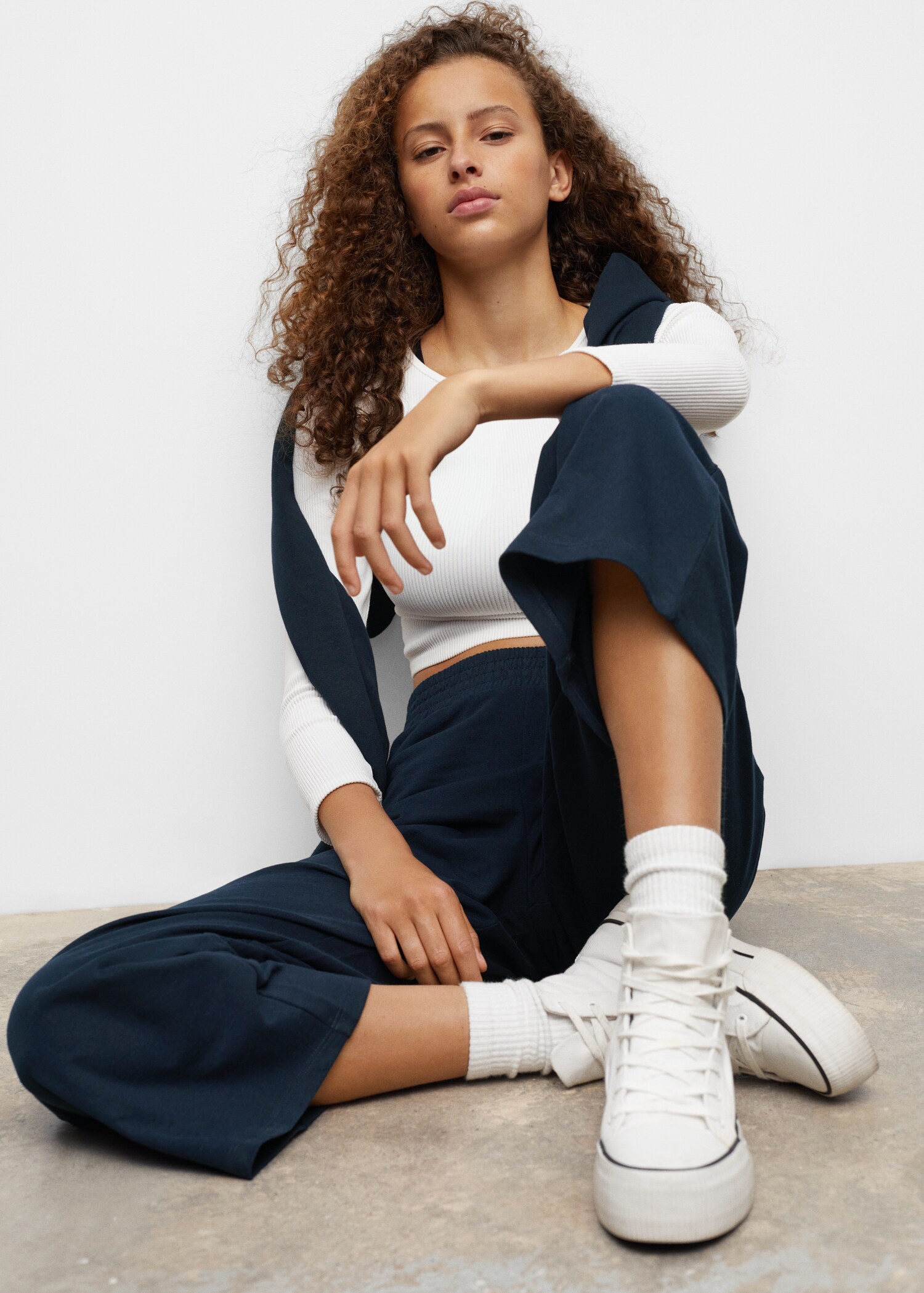 Knit jogger-style trousers - Details of the article 4