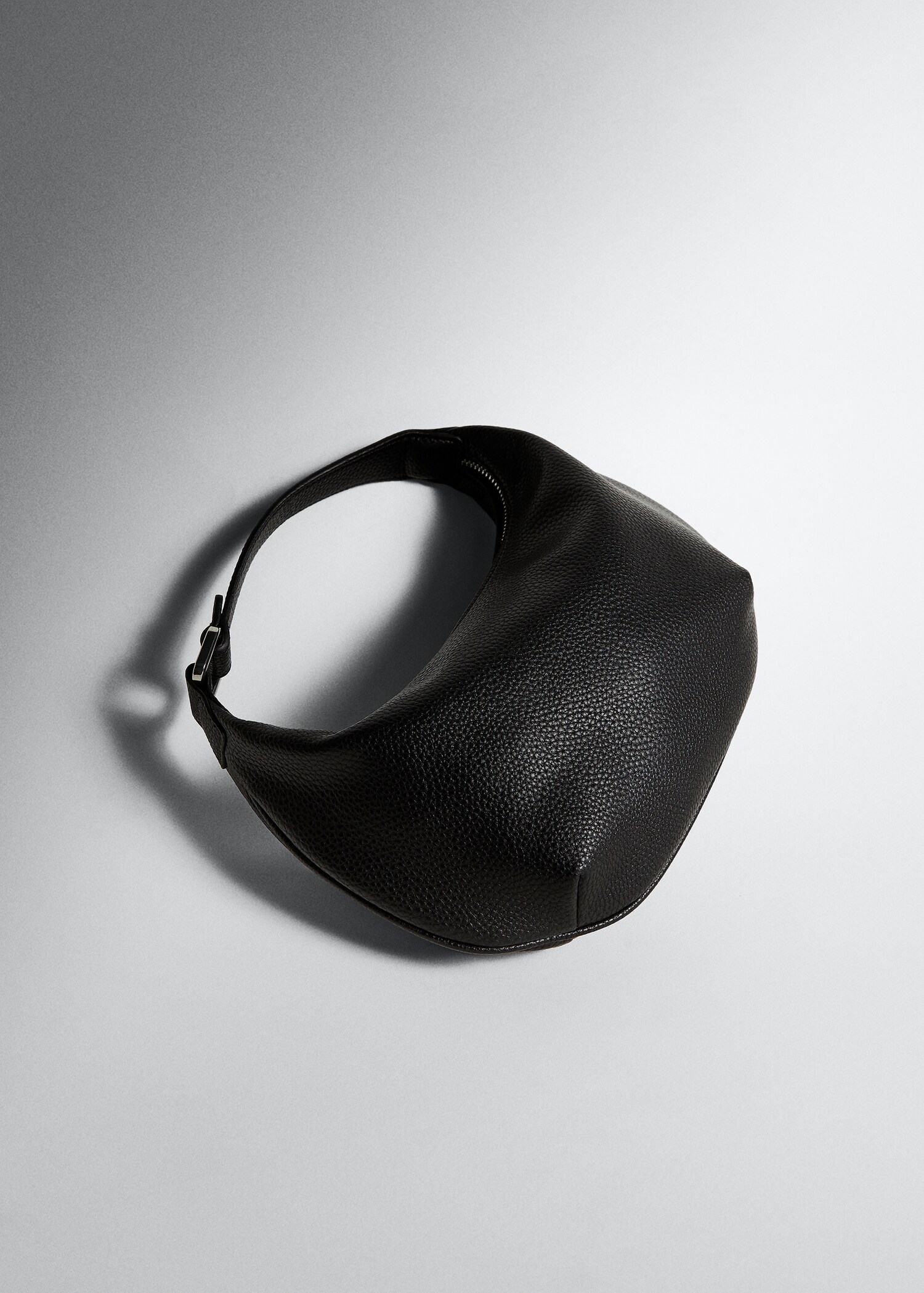 Ovale Tasche mit kurzem Henkel - Detail des Artikels 5