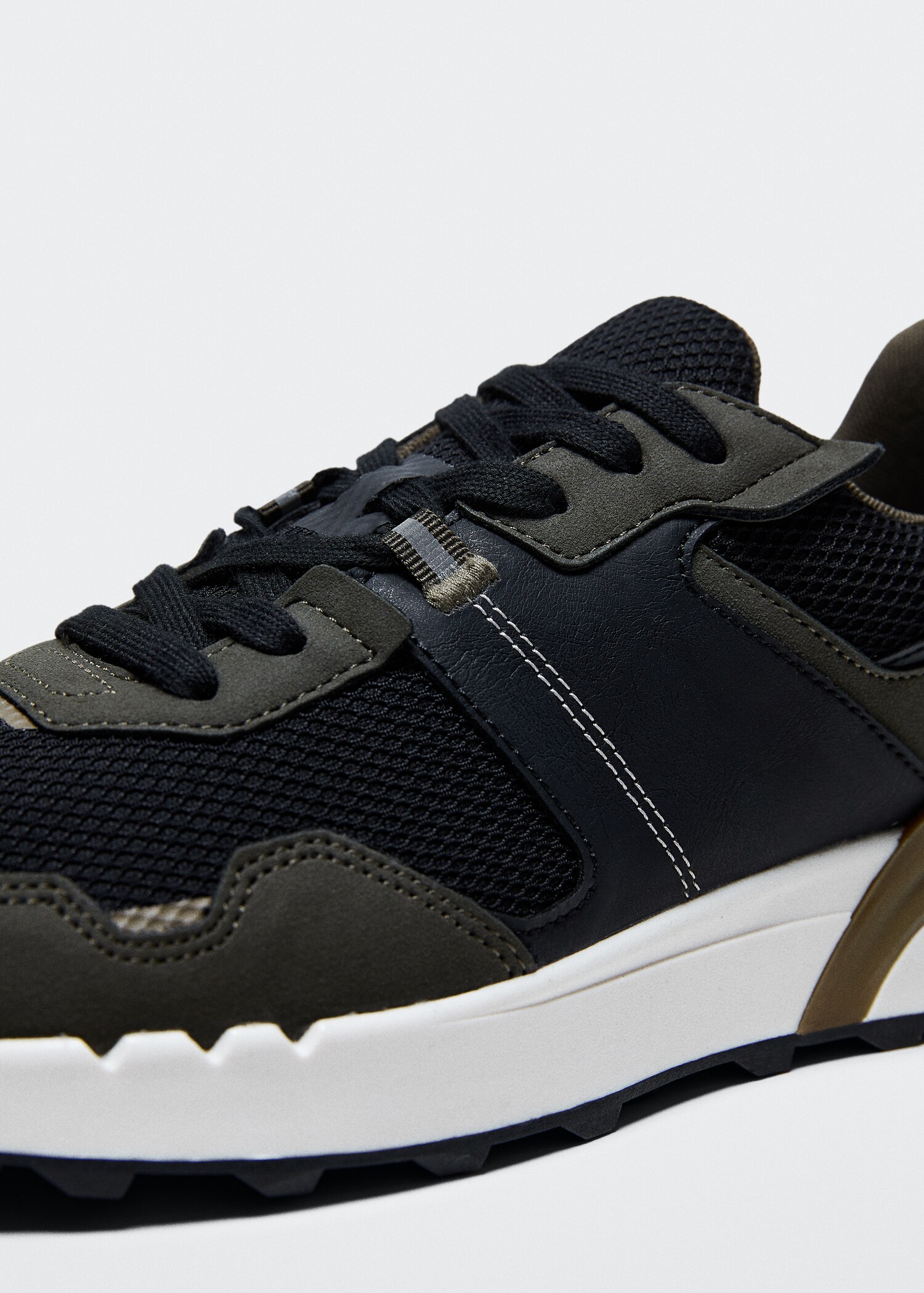 Combined mesh trainers - Details of the article 3
