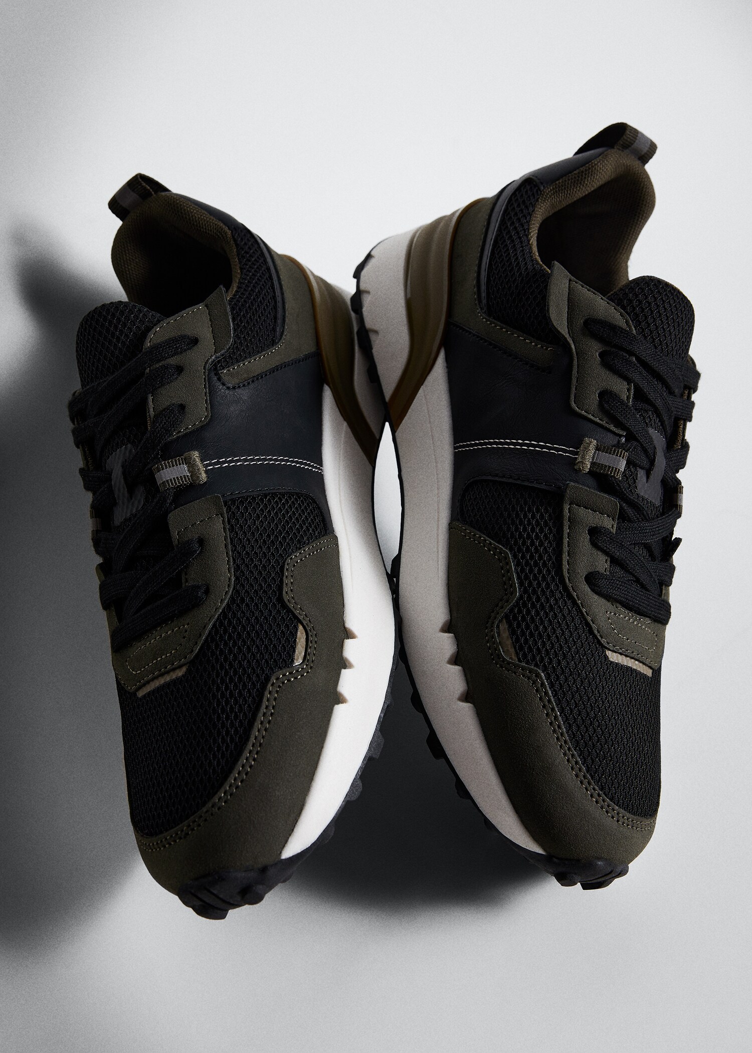 Combined mesh trainers - Details of the article 4