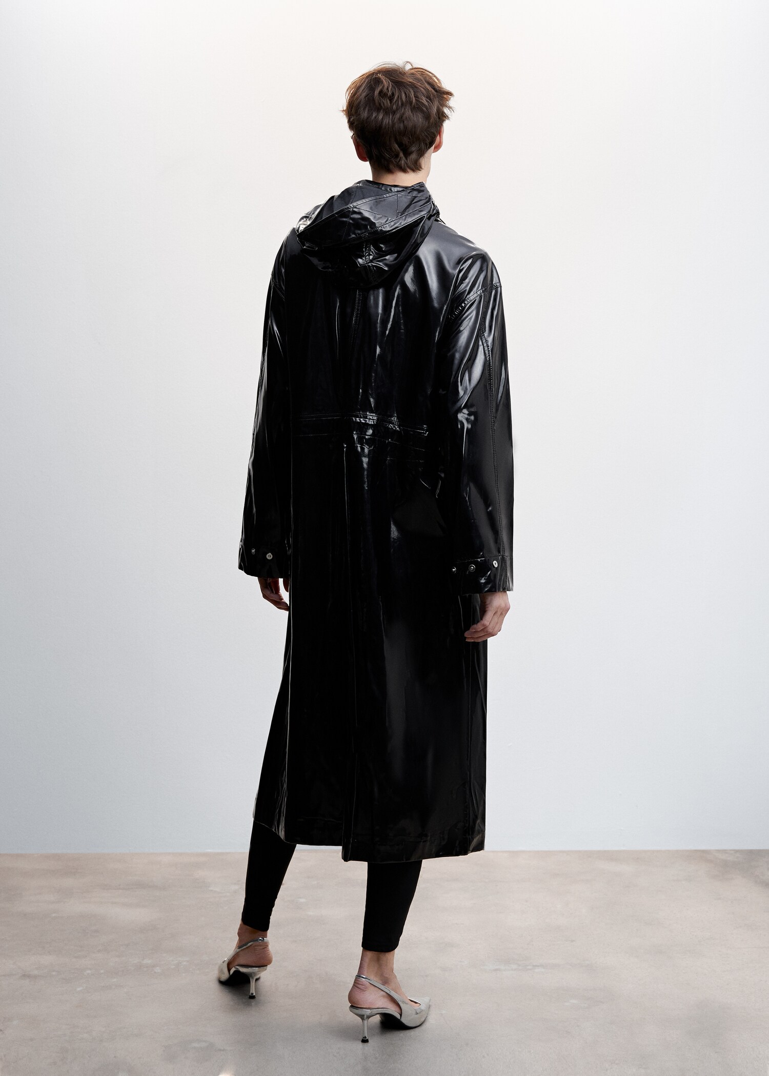 Parka charol capucha - Reverso del artículo