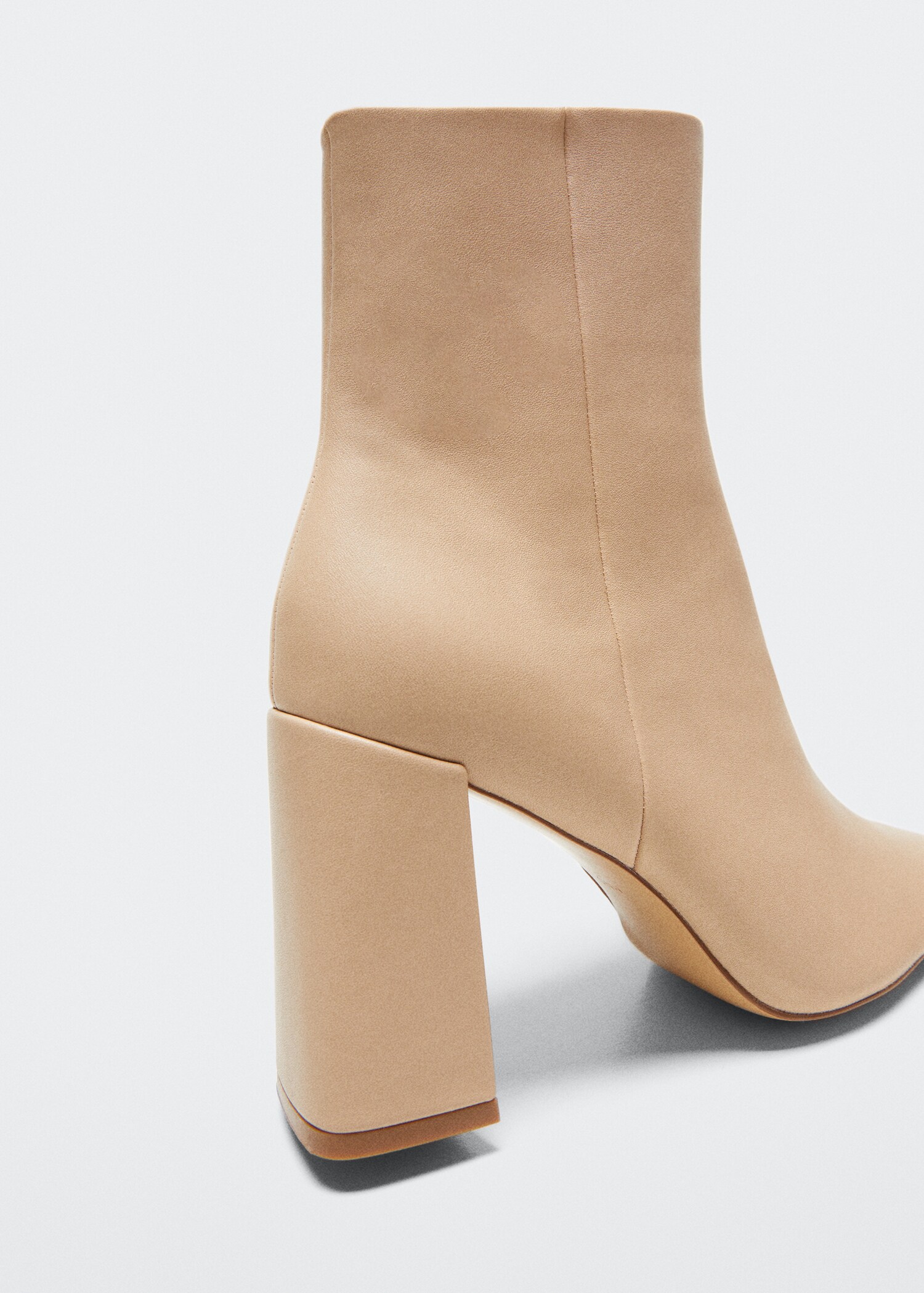 Ankle boots with block heel - Details of the article 1