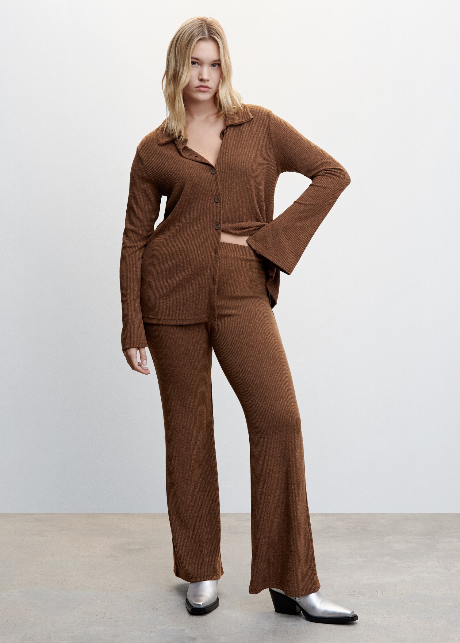 Ribbed flare trousers - Details of the article 3