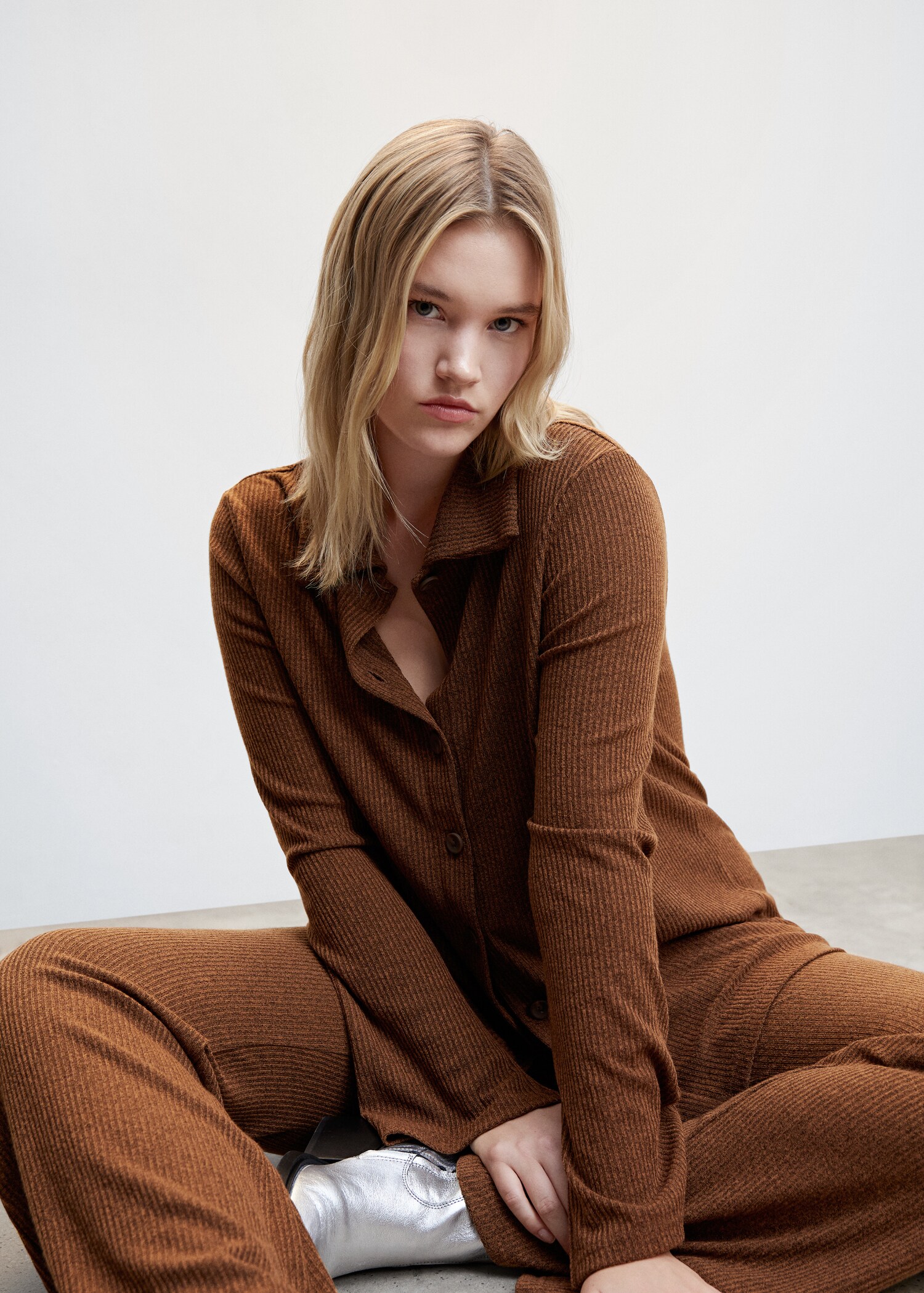 Ribbed flare trousers - Details of the article 4