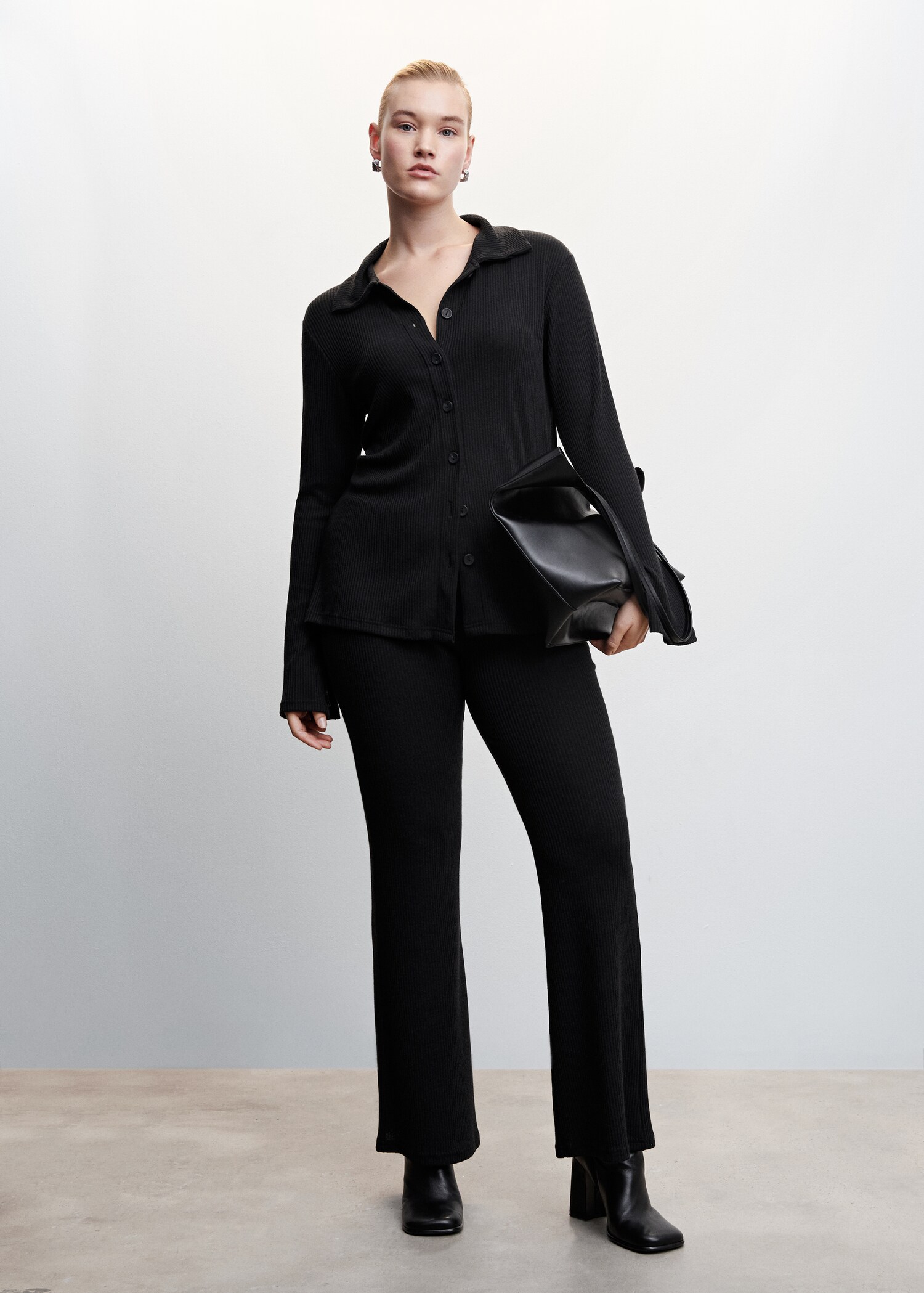 Ribbed flare trousers - Details of the article 3