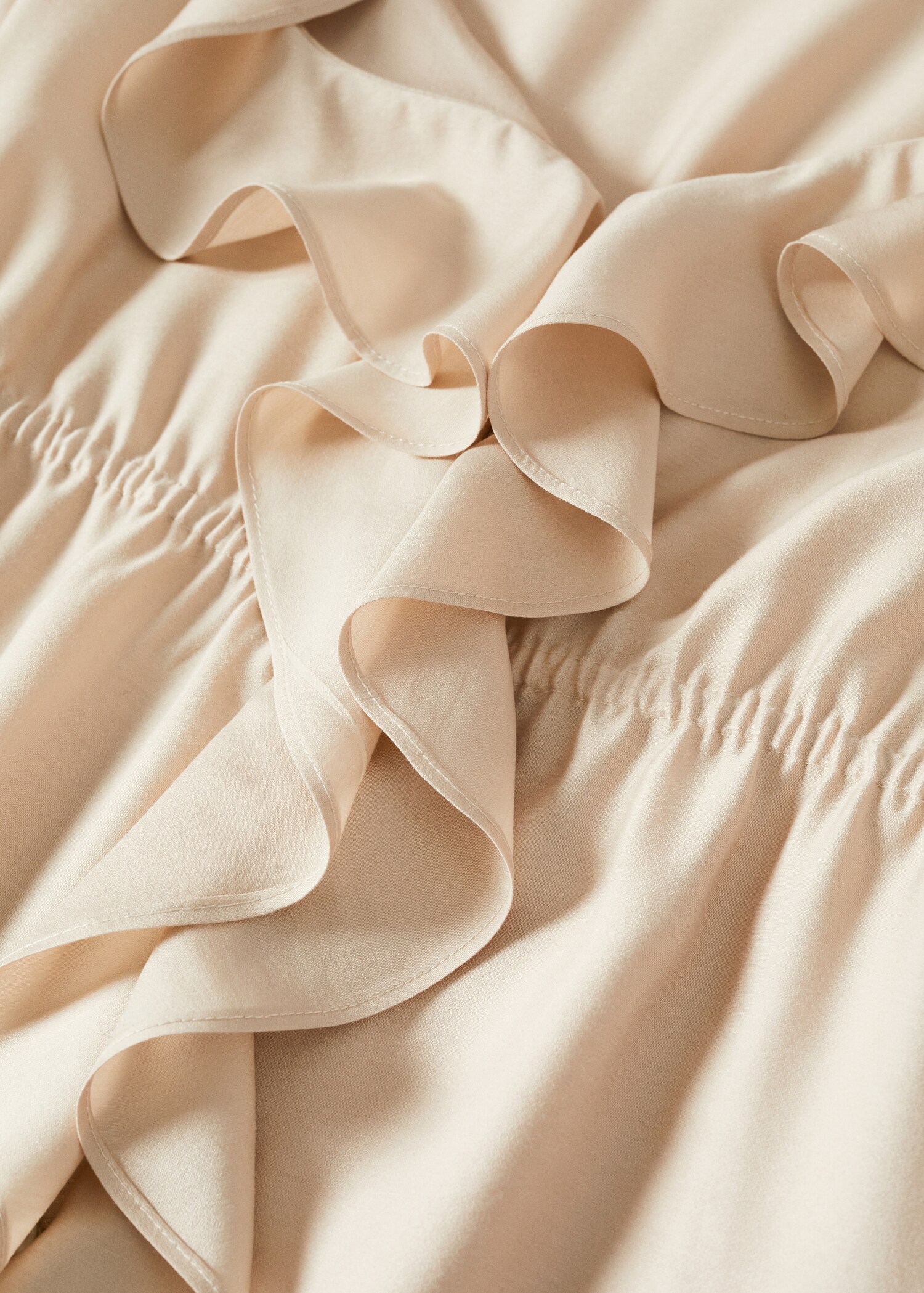 Long ruffled dress - Details of the article 8