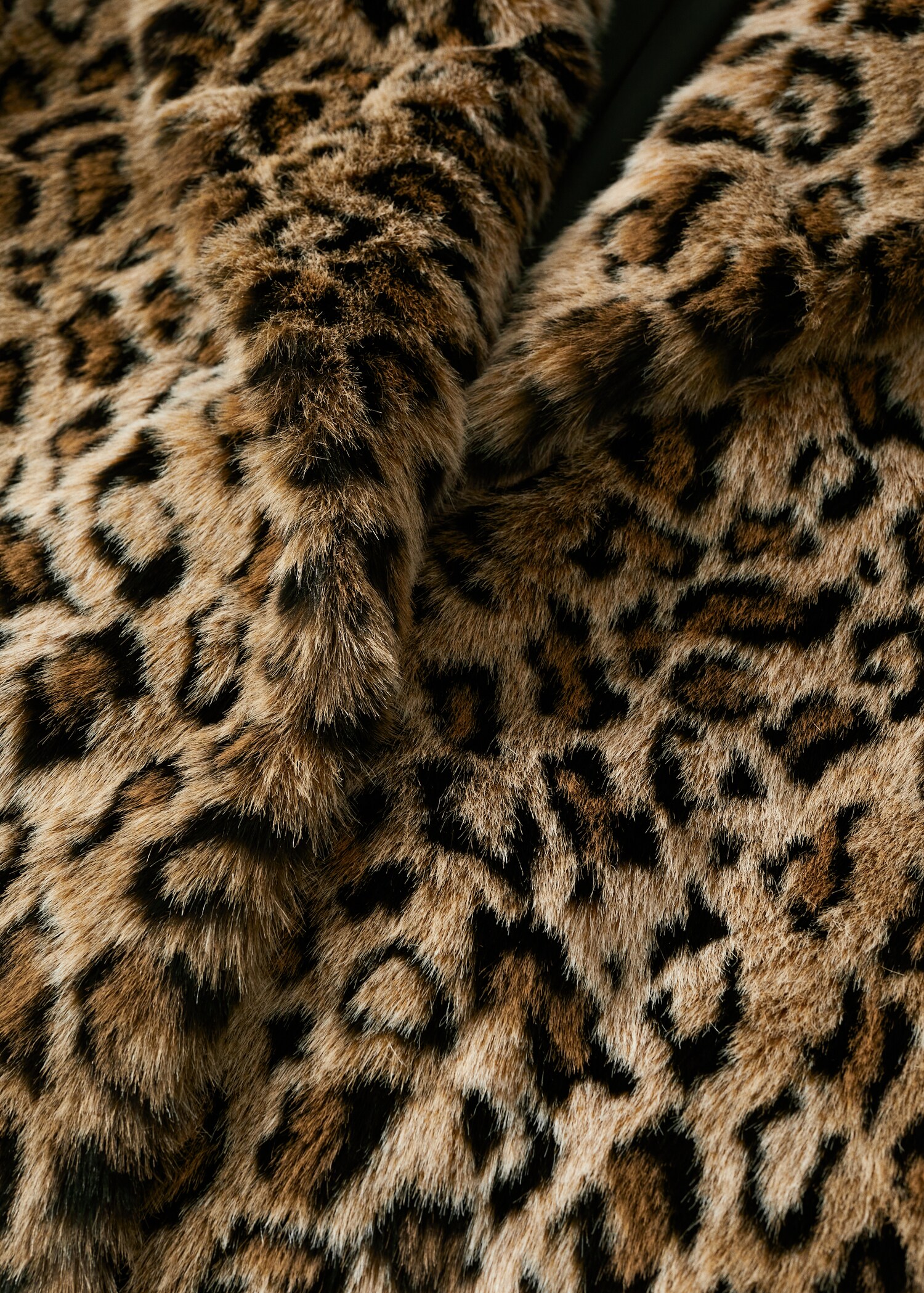 Animal-print fur-effect coat - Details of the article 8