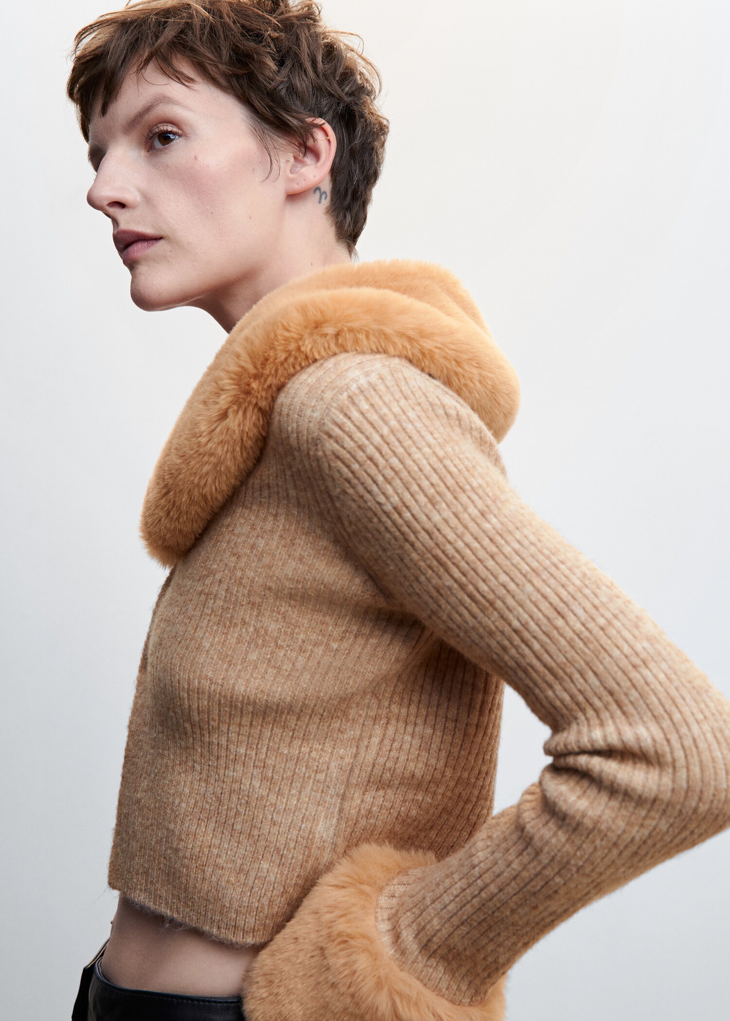 Cardigan with fur-effect collar - Details of the article 1