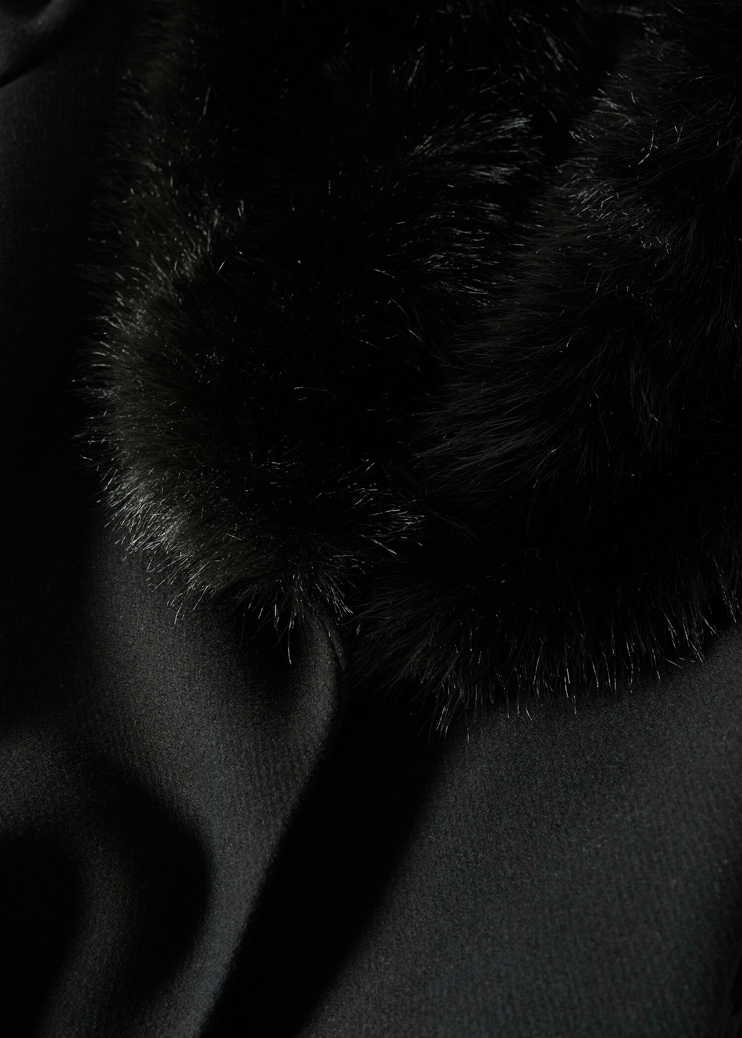 Detachable wool coat with fur-effect collar - Details of the article 0