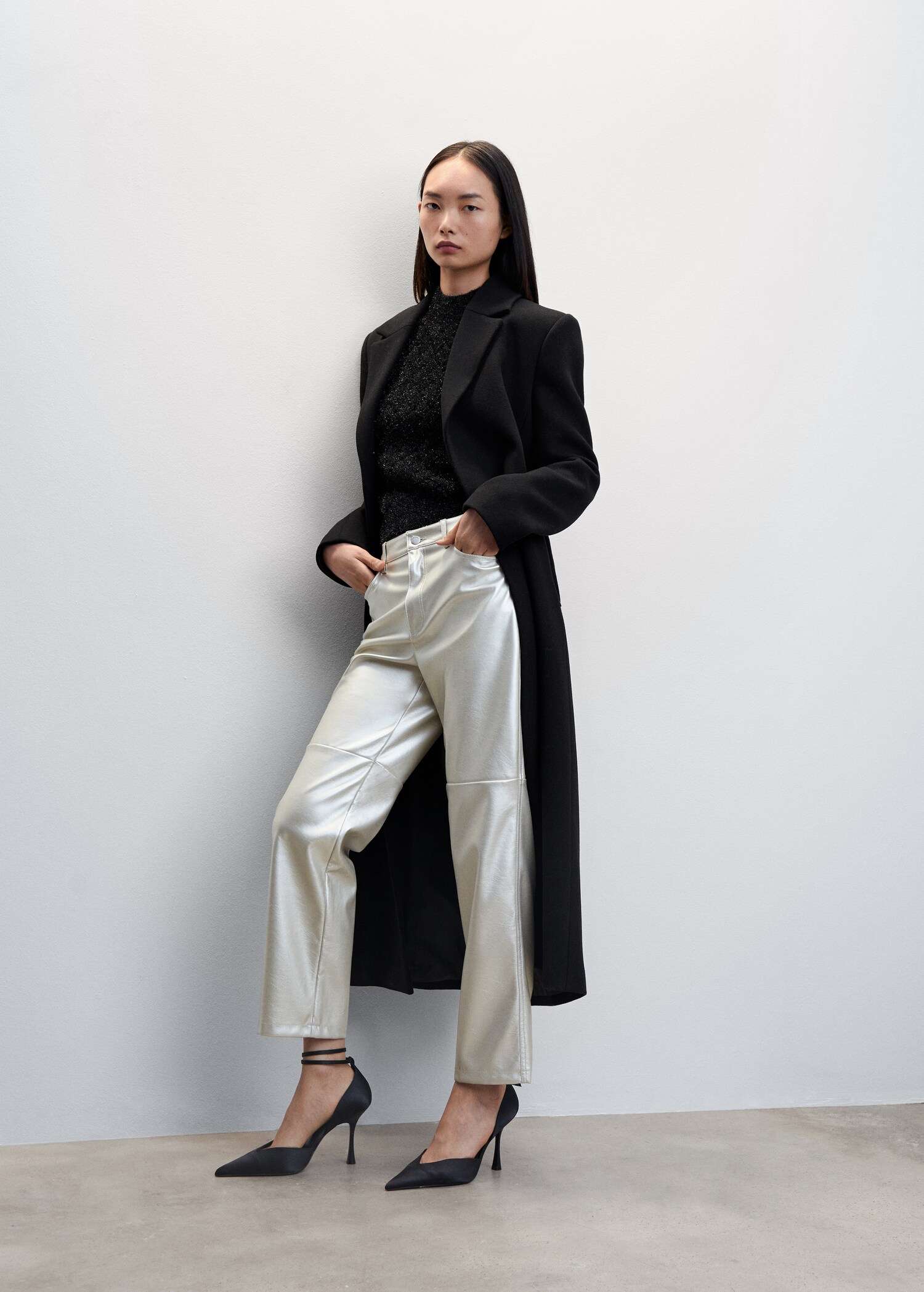 Detachable wool coat with fur-effect collar - Details of the article 2