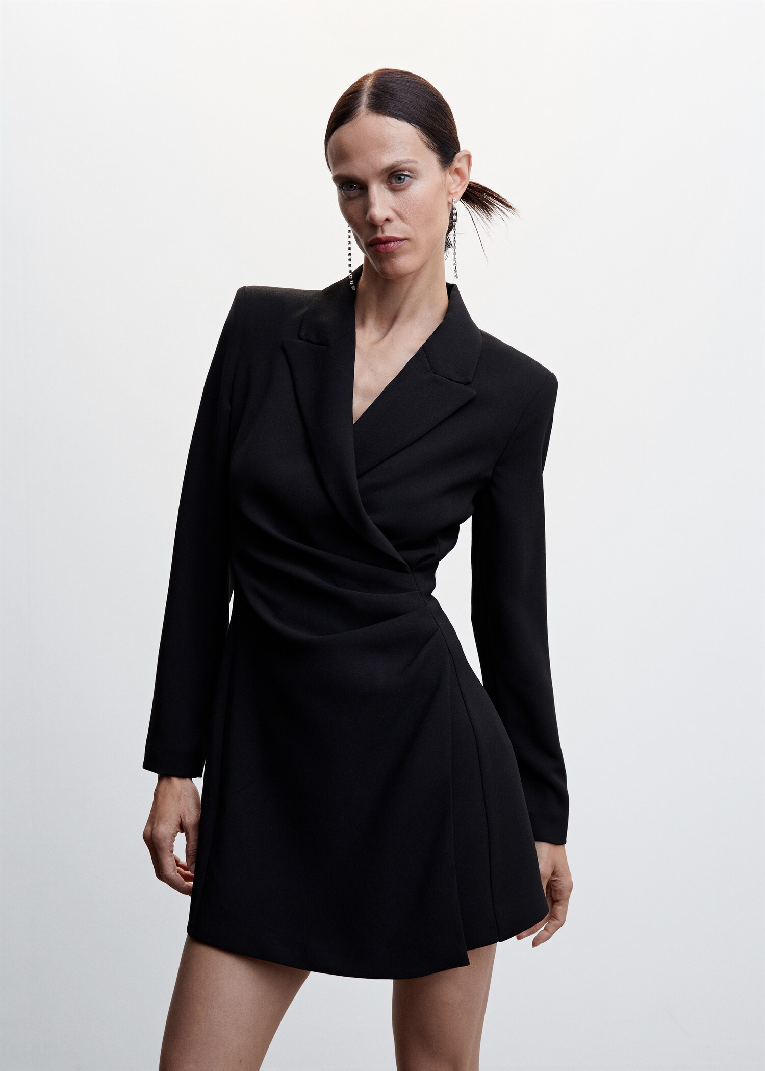 Vestido cruzado solapas - Plano medio