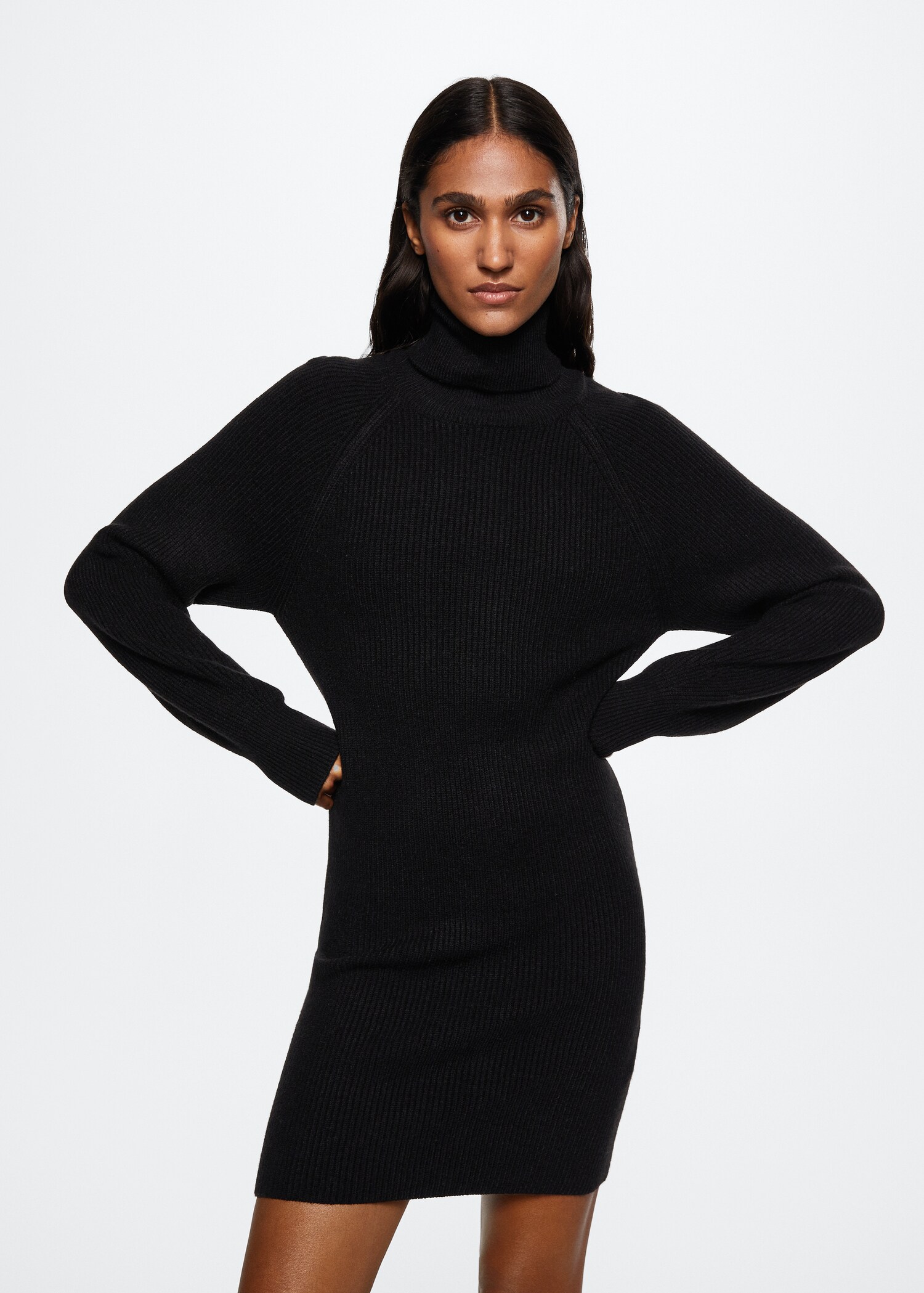 Vestido canelado de gola com dobra - Plano médio