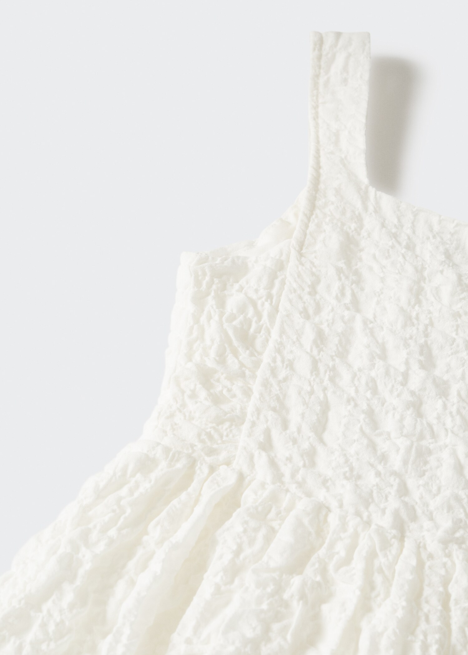 Kleid mit rückseitigem Zierausschnitt - Detail des Artikels 8
