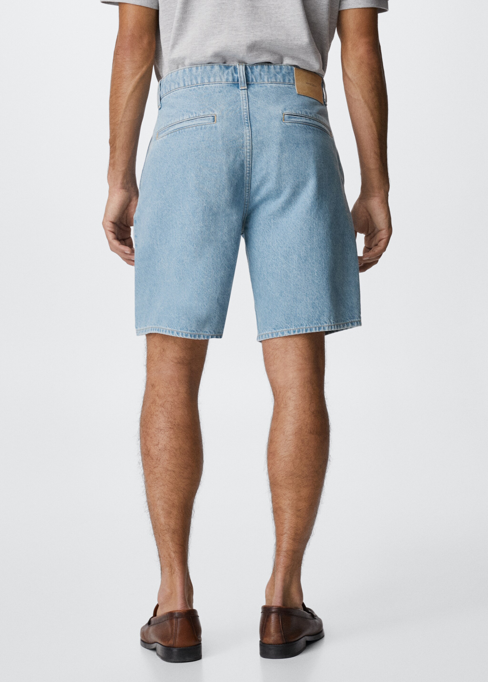 Pleated denim Bermuda shorts - Reverse of the article