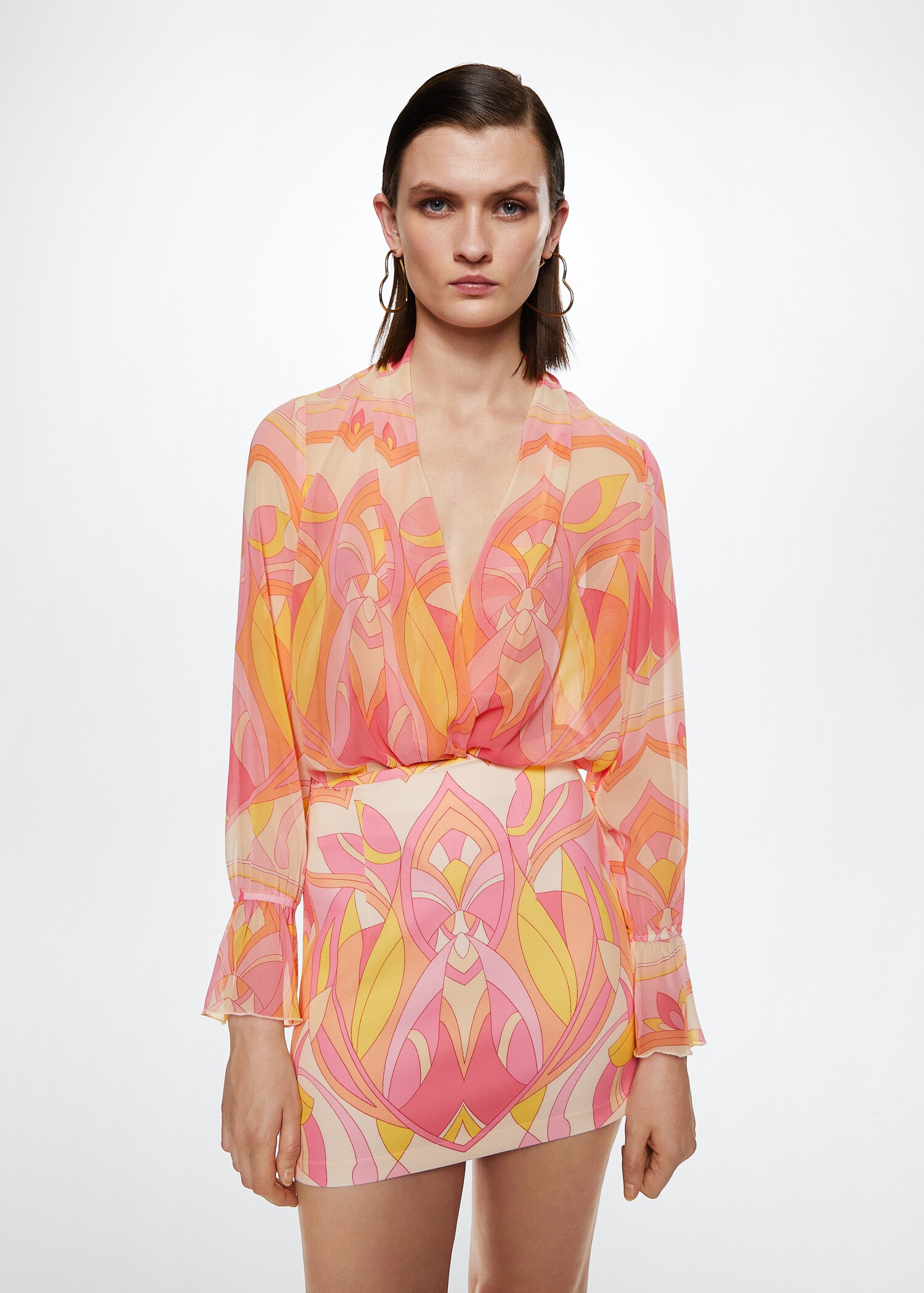 Blusa fluida estampada - Plano medio