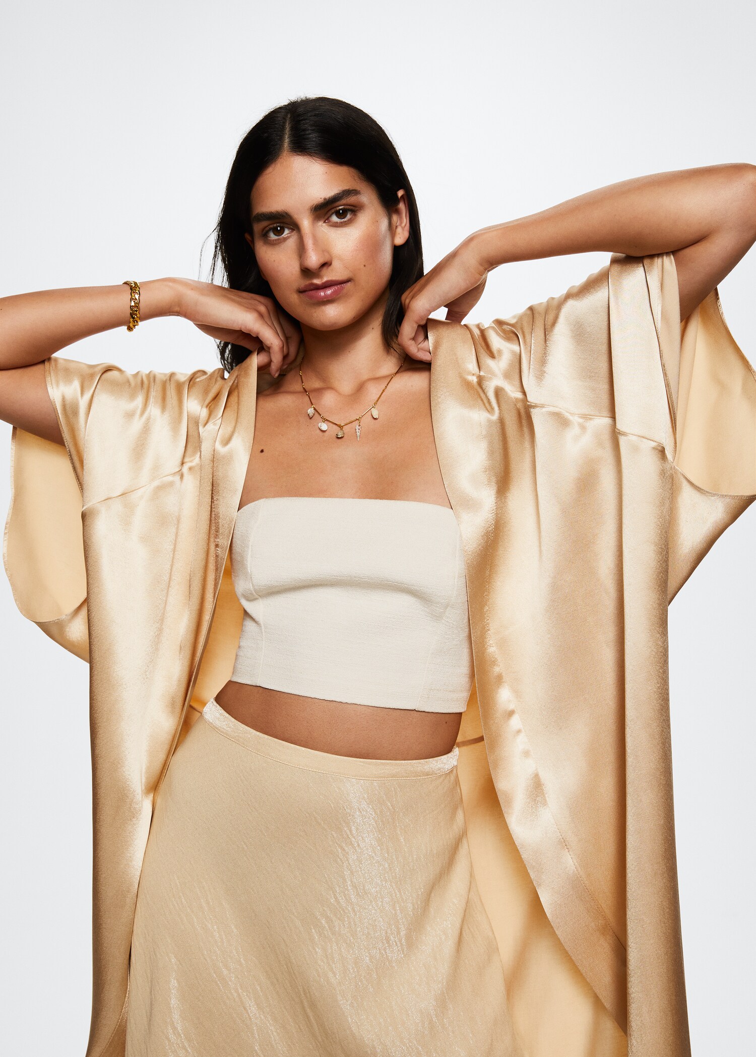 Caftan satiné - Plan moyen