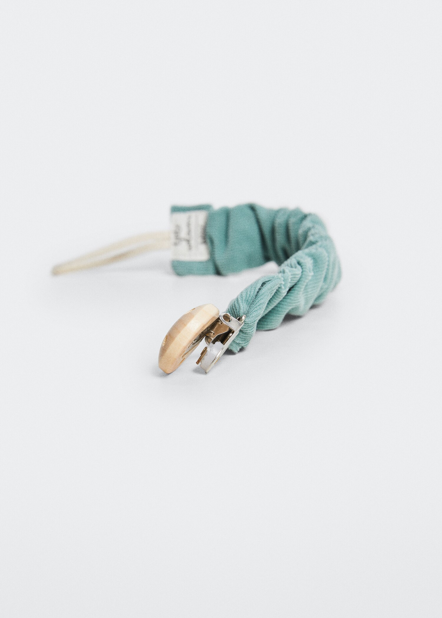 Pacifier holder brooch - Details of the article 2