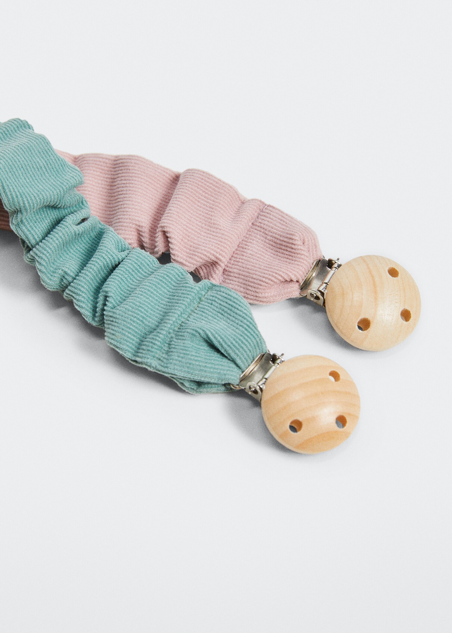 Pacifier holder brooch - Details of the article 3