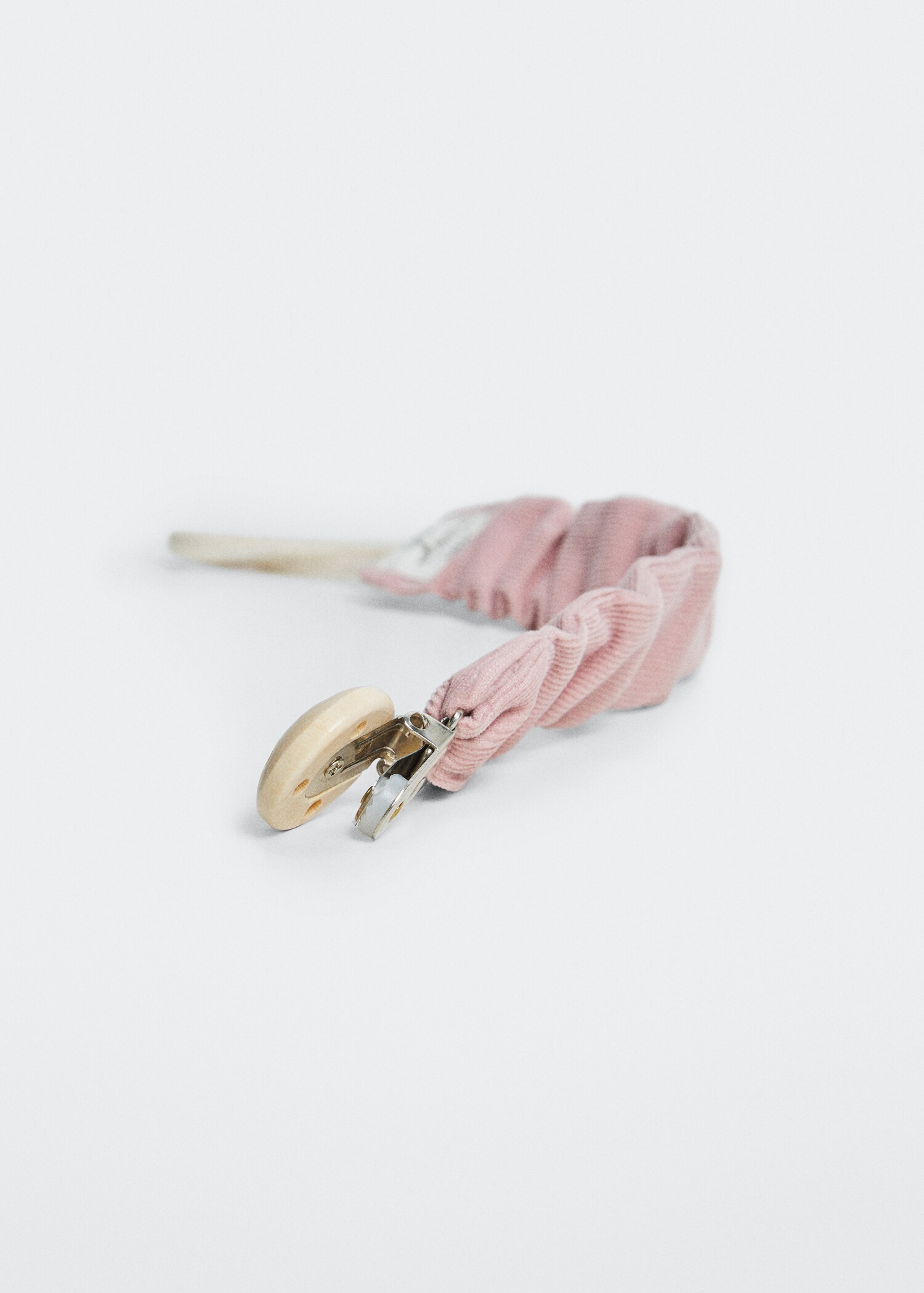 Pacifier holder brooch - Details of the article 2