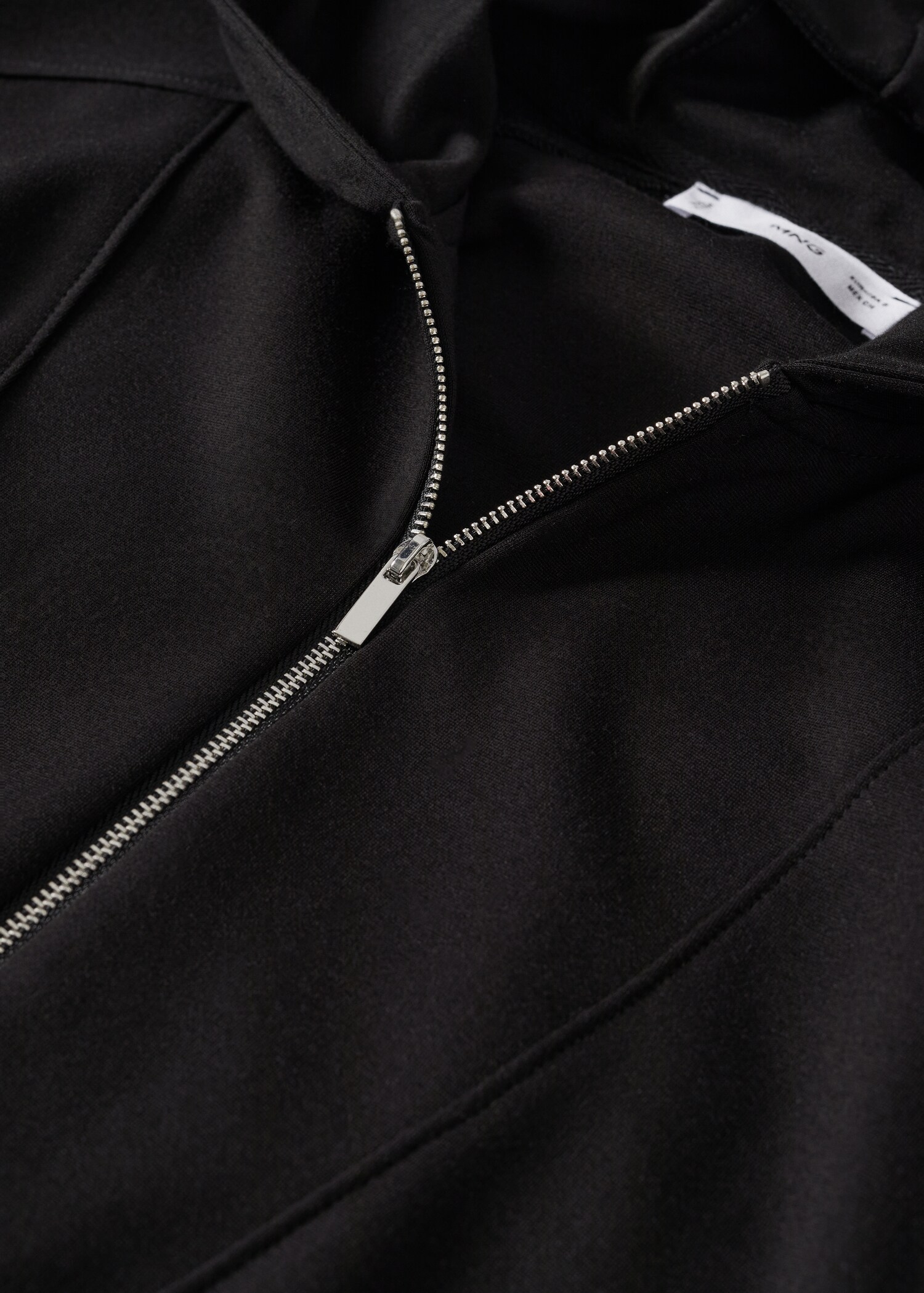 Sweatshirt mit halbhohem Kragen und Reißverschluss - Detail des Artikels 8