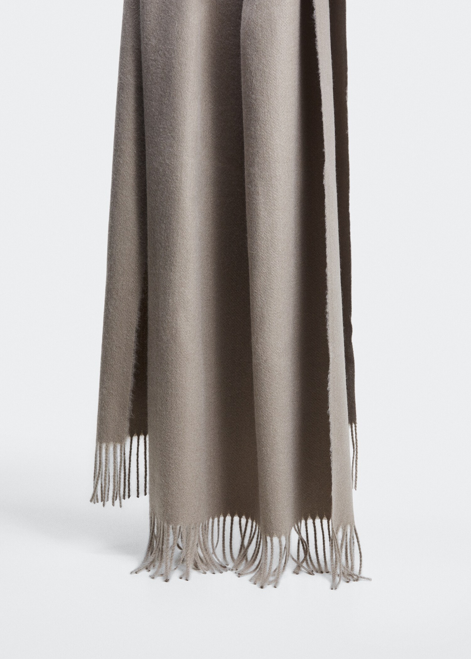 Fringed edge scarf - Details of the article 2