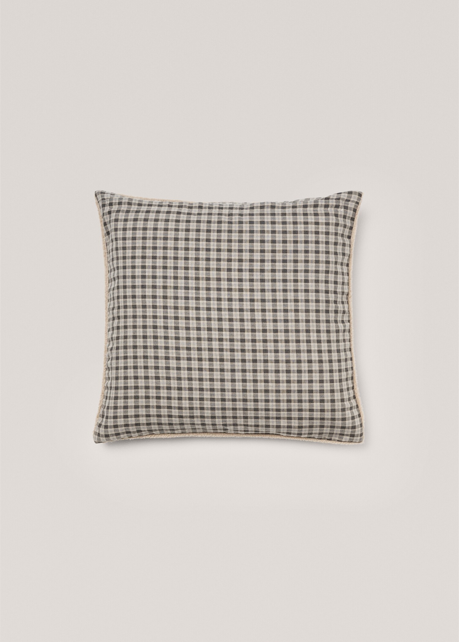 Tufted combined cushion cover - Reverse of the article
