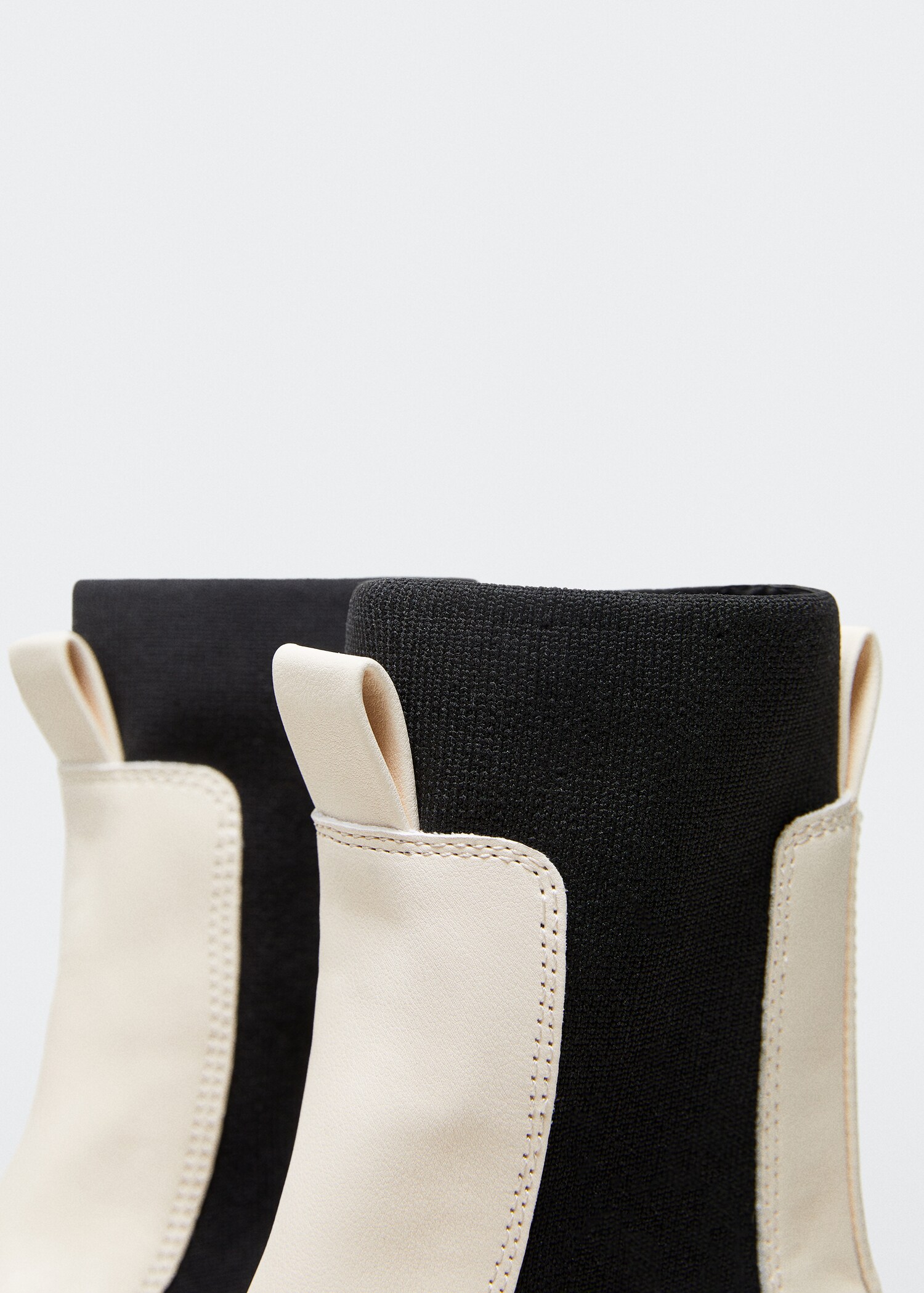 Track sole contrast ankle boots - Details of the article 2